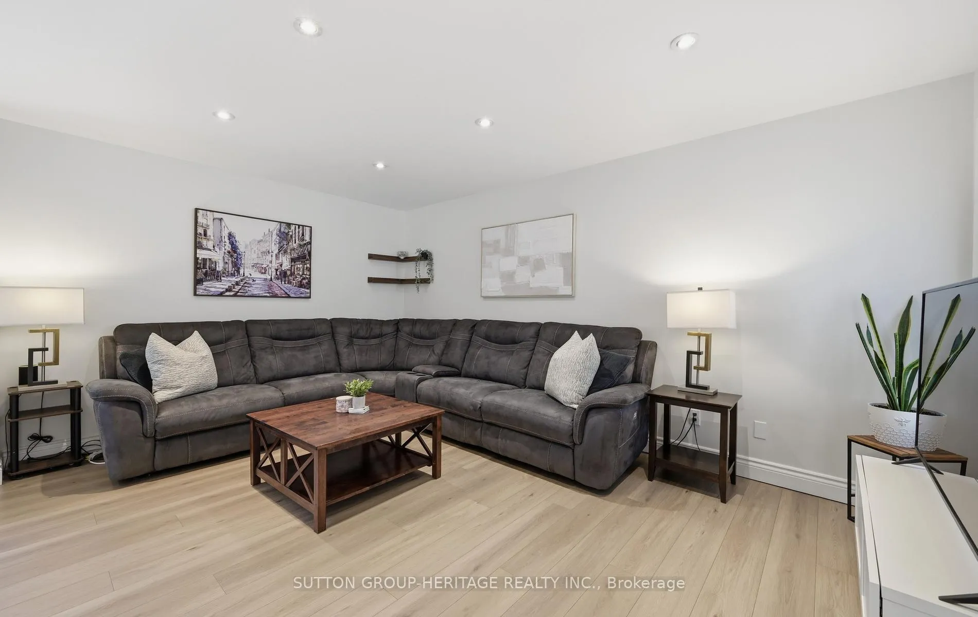 Photo 17 of 680 Eramosa Crescent, Pickering, Amberlea — HOMEH