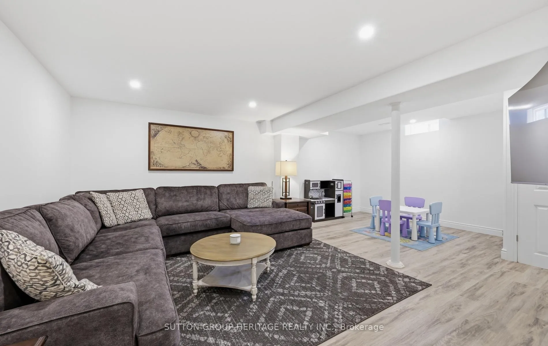 Photo 31 of 680 Eramosa Crescent, Pickering, Amberlea — HOMEH