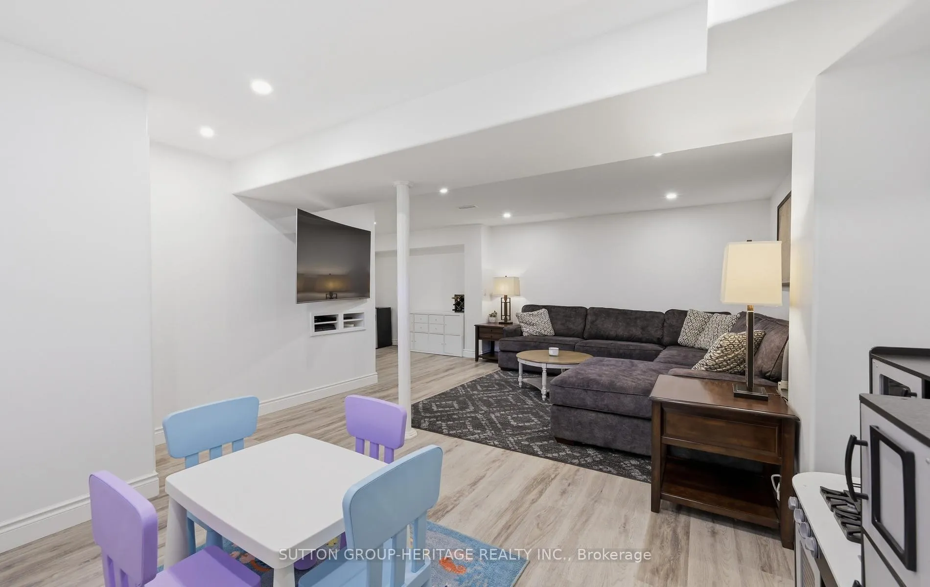 Photo 32 of 680 Eramosa Crescent, Pickering, Amberlea — HOMEH