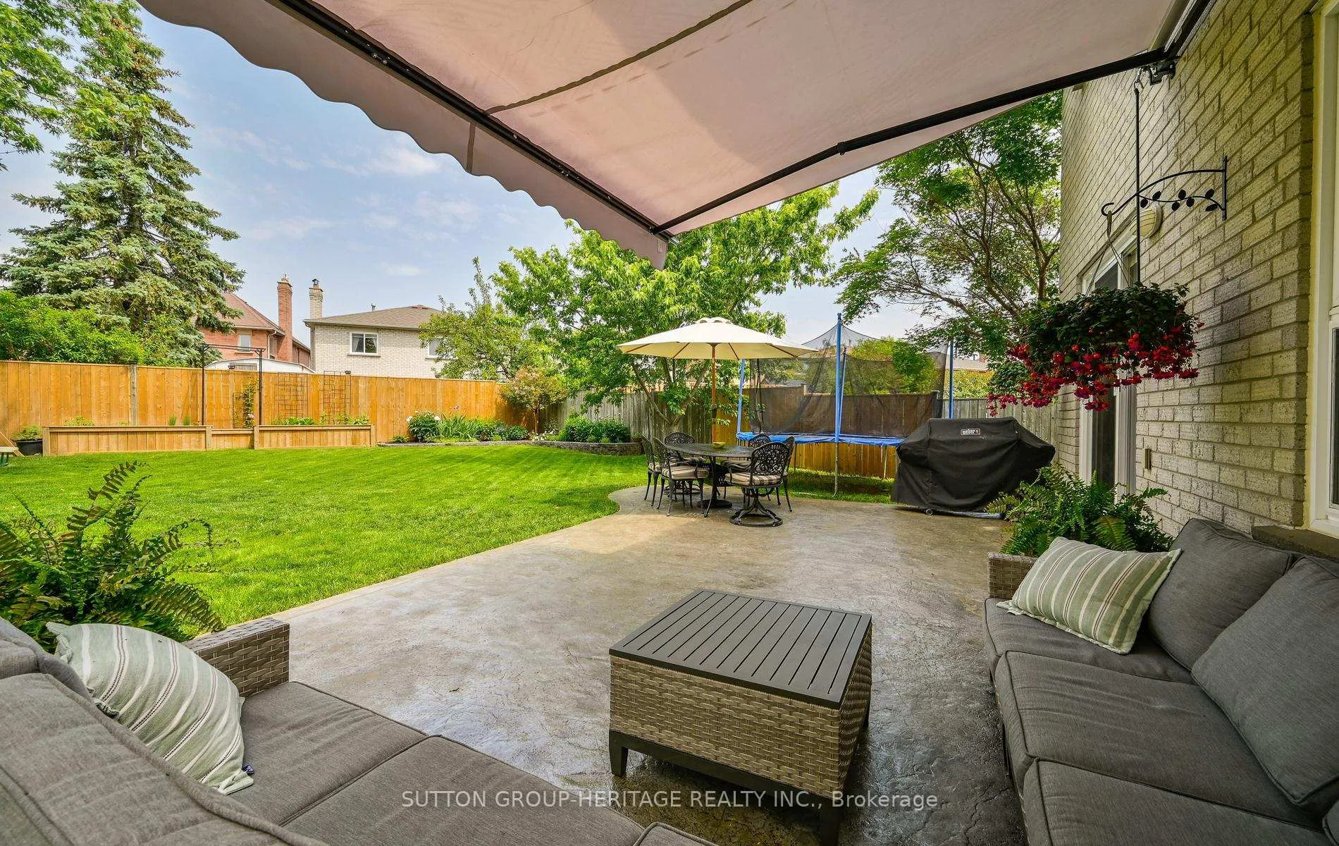 Photo 33 of 680 Eramosa Crescent, Pickering, Amberlea — HOMEH