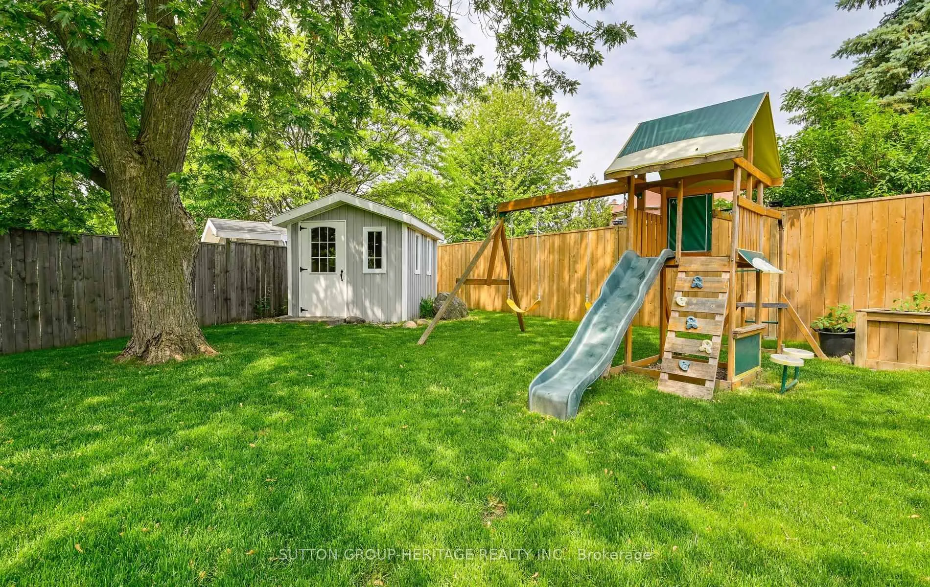 Photo 35 of 680 Eramosa Crescent, Pickering, Amberlea — HOMEH