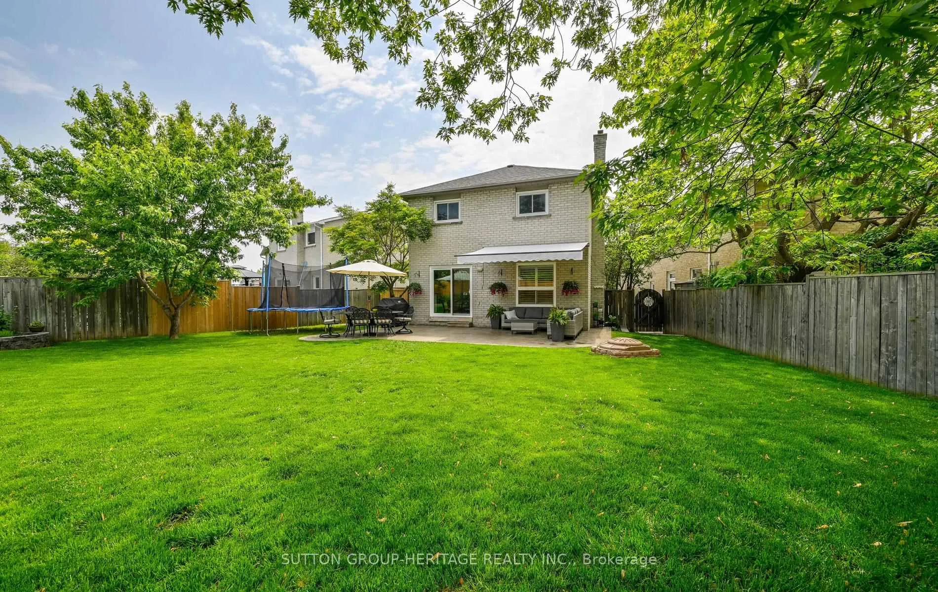 Photo 36 of 680 Eramosa Crescent, Pickering, Amberlea — HOMEH