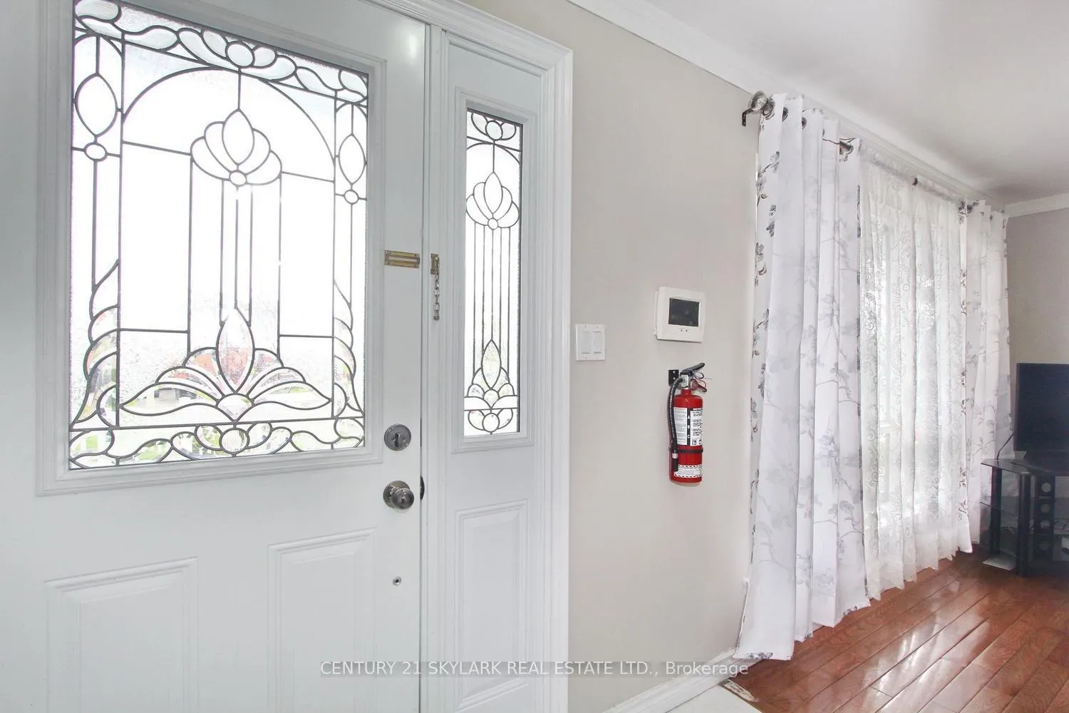 Photo 5 of 44 Sharon Court, Brampton, Brampton East — HOMEH