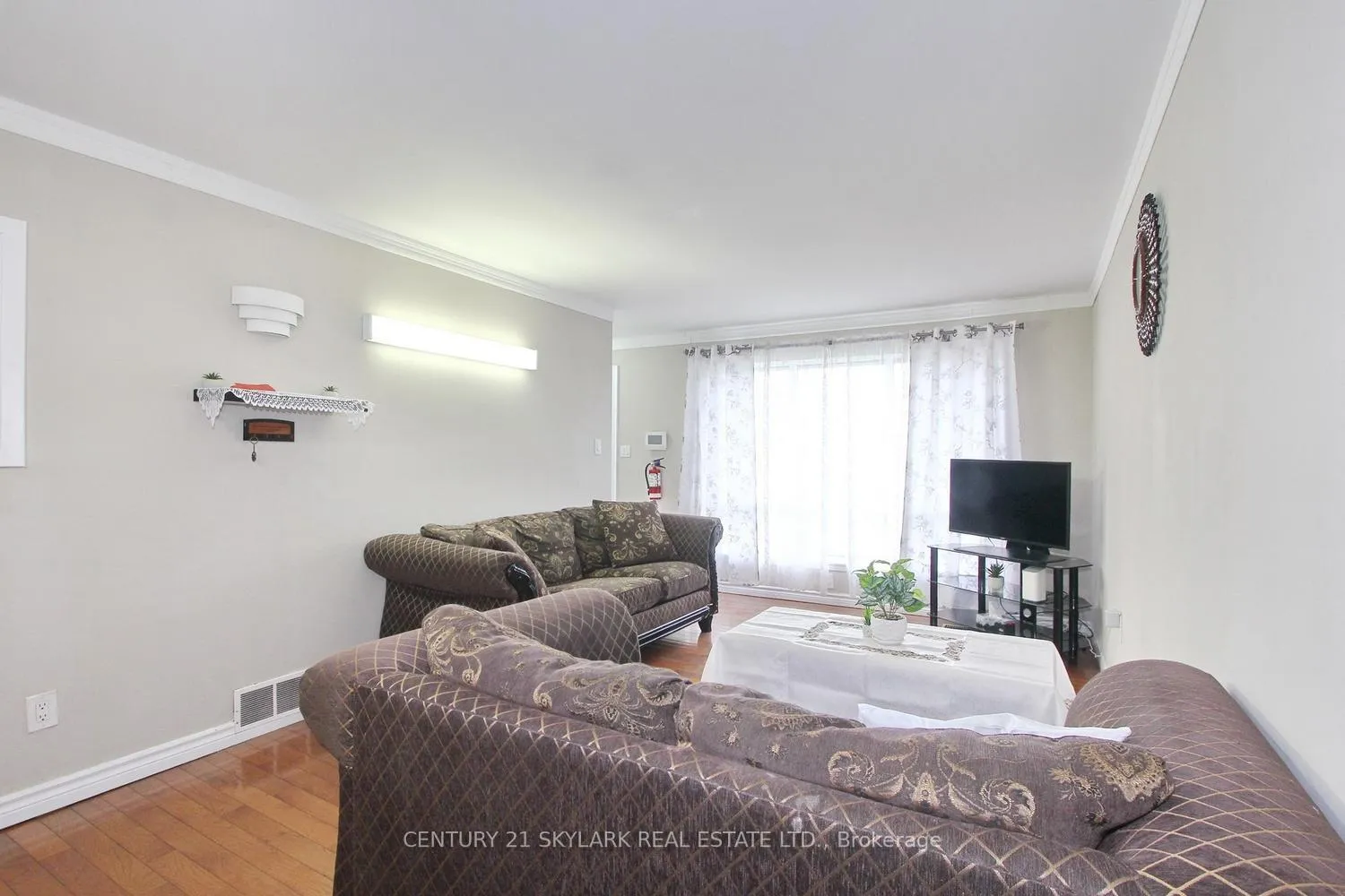 Photo 8 of 44 Sharon Court, Brampton, Brampton East — HOMEH