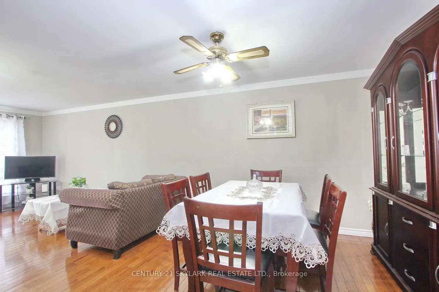 Photo 10 of 44 Sharon Court, Brampton, Brampton East — HOMEH