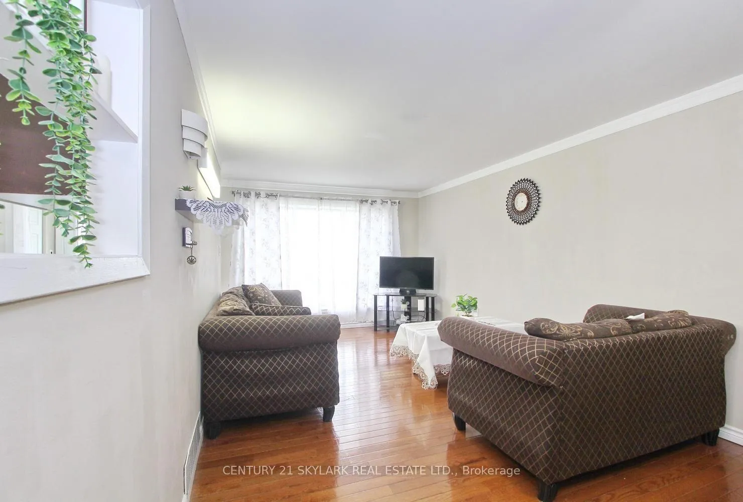 Photo 11 of 44 Sharon Court, Brampton, Brampton East — HOMEH