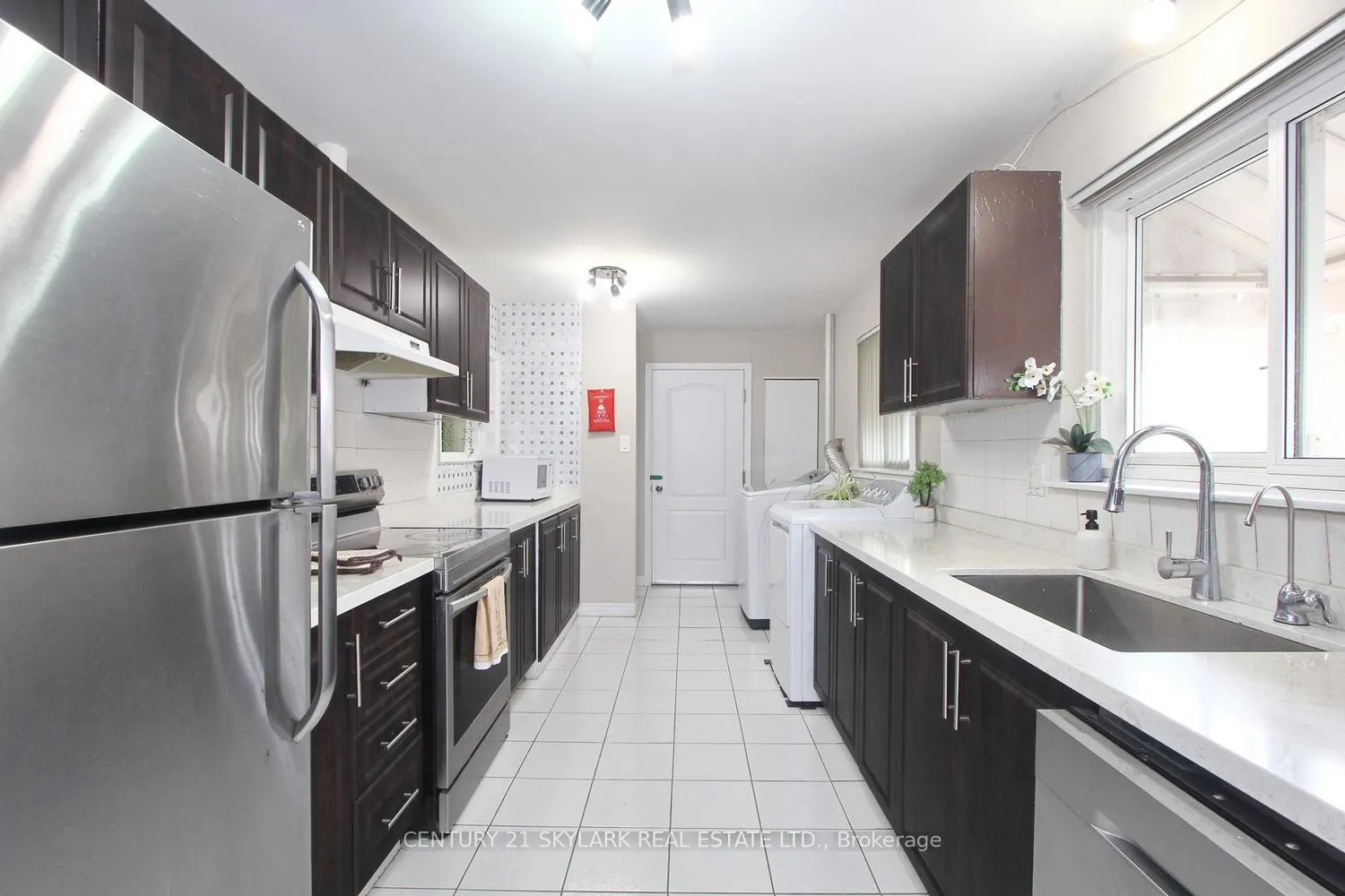 Photo 12 of 44 Sharon Court, Brampton, Brampton East — HOMEH