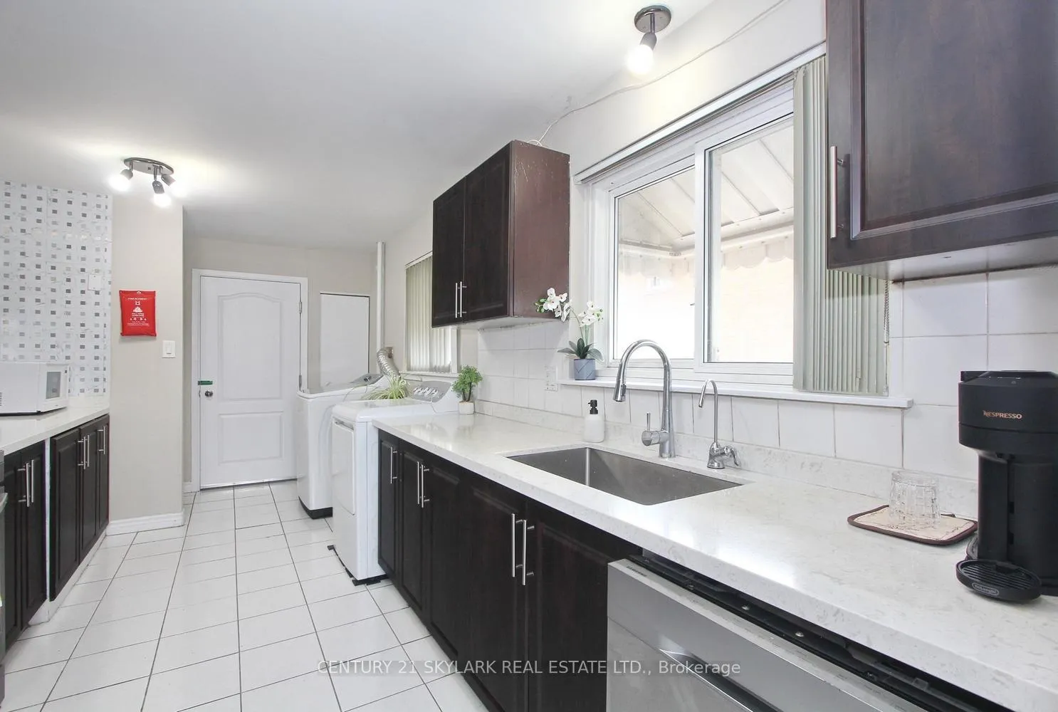 Photo 13 of 44 Sharon Court, Brampton, Brampton East — HOMEH