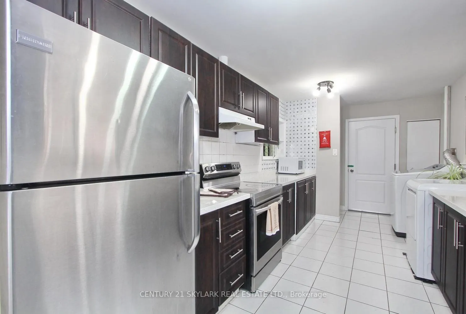 Photo 14 of 44 Sharon Court, Brampton, Brampton East — HOMEH