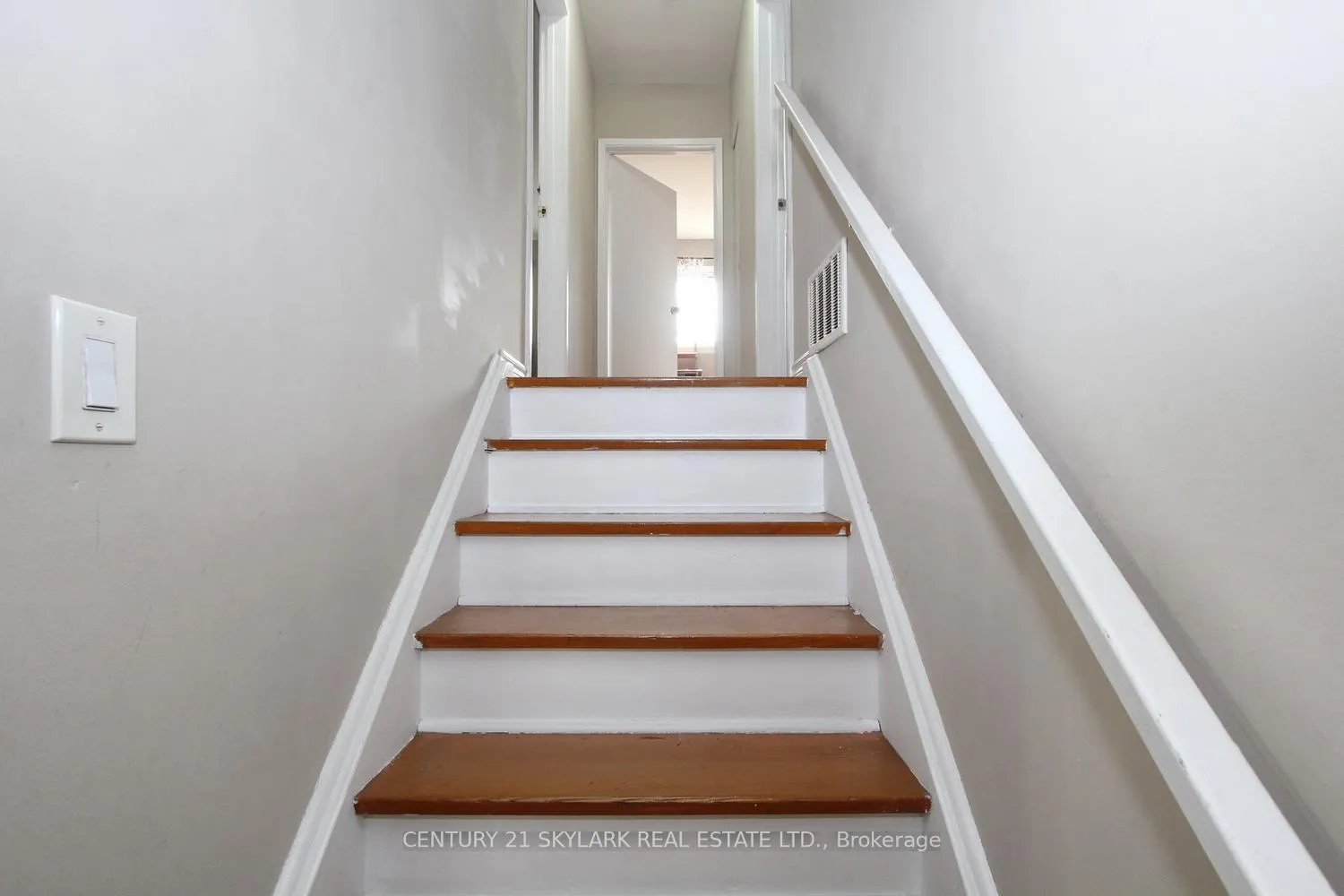 Photo 17 of 44 Sharon Court, Brampton, Brampton East — HOMEH