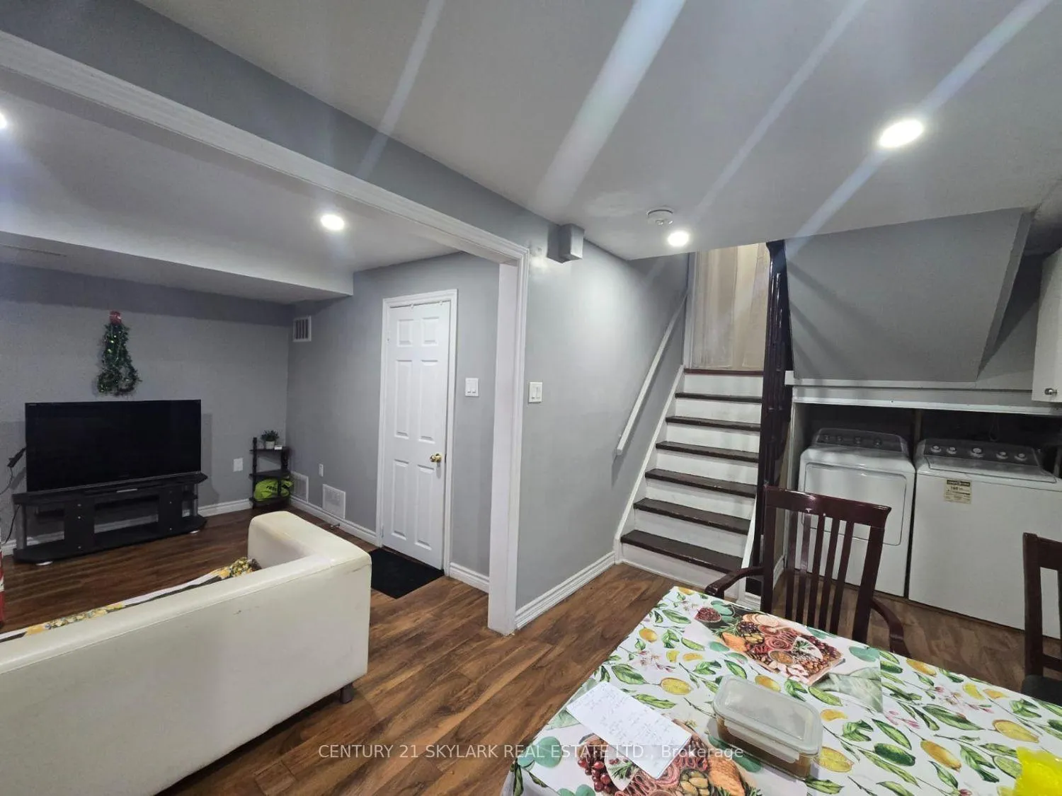 Photo 38 of 44 Sharon Court, Brampton, Brampton East — HOMEH