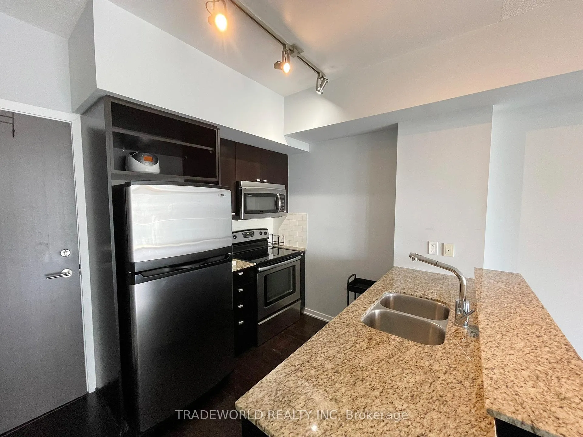 Photo 6 of Unit #2216, 103 The Queensway, Toronto, High Park-Swansea — HOMEH