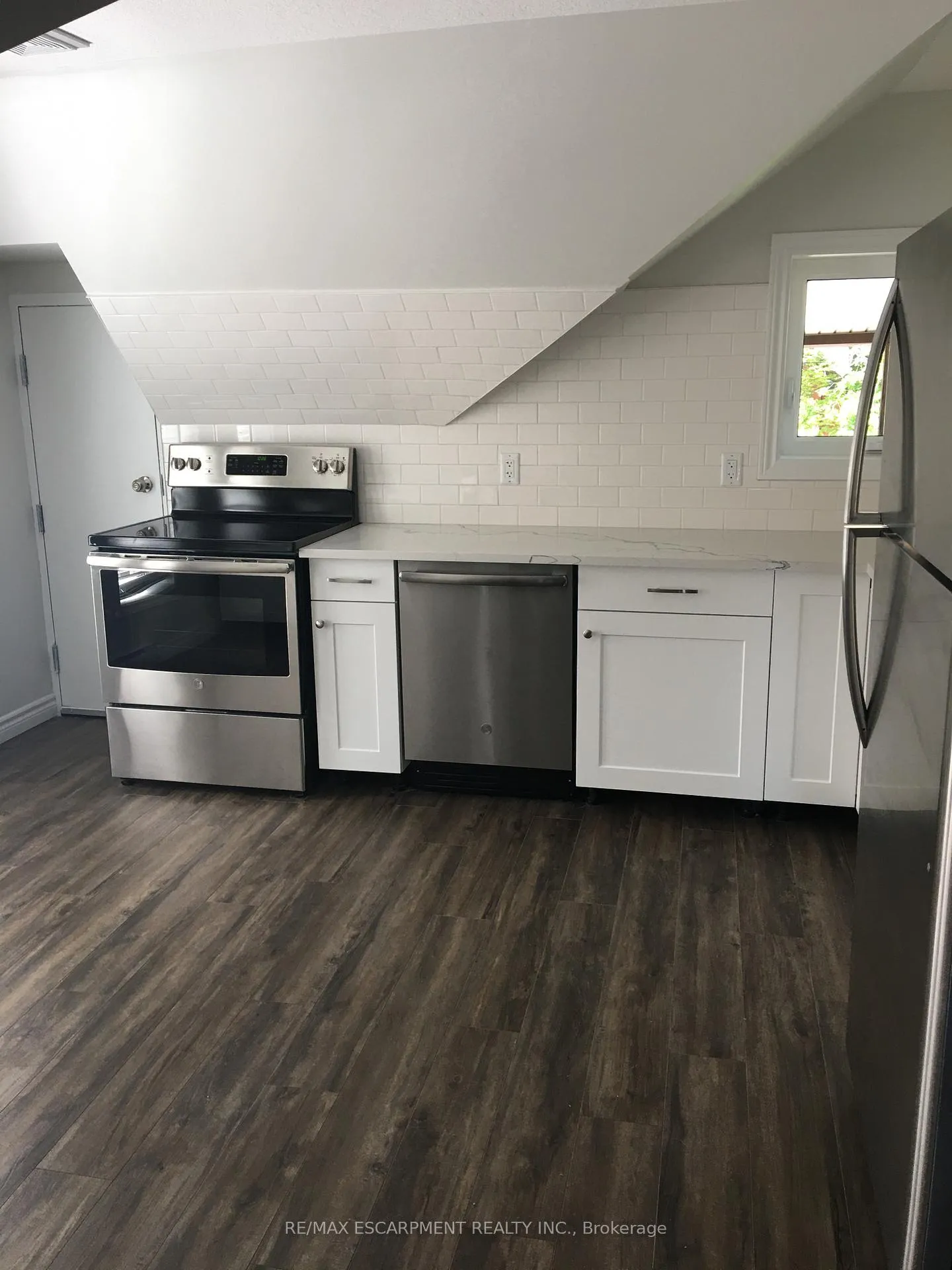 Photo 4 of Unit 2, 109 Waterloo Street, Kitchener — HOMEH