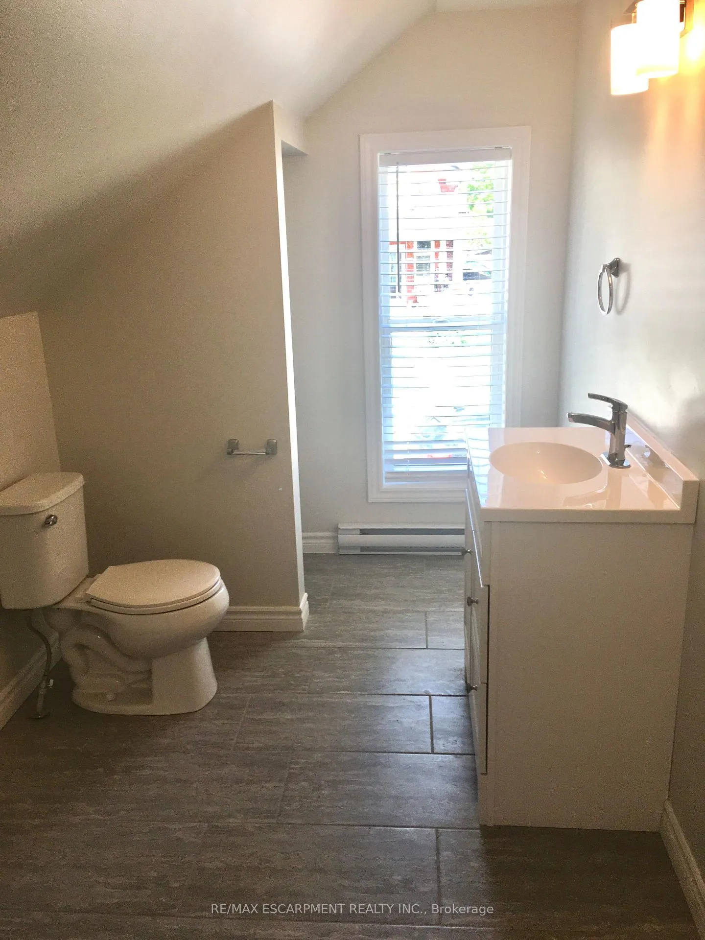 Photo 6 of Unit 2, 109 Waterloo Street, Kitchener — HOMEH
