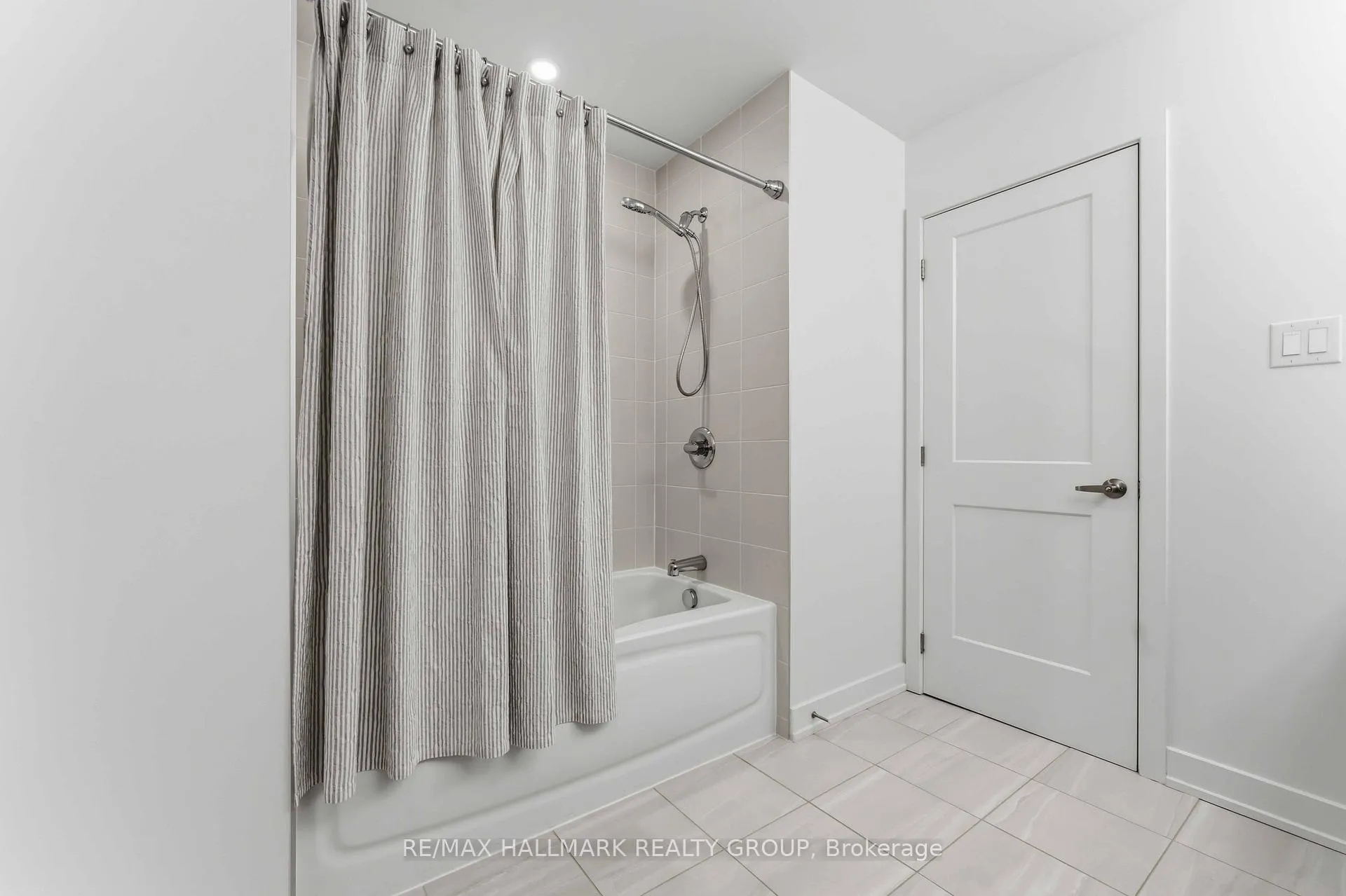 Photo 36 of 369 Broadridge Crescent, Ottawa, Mer Bleue/Bradley Estates/Anderson Park — HOMEH