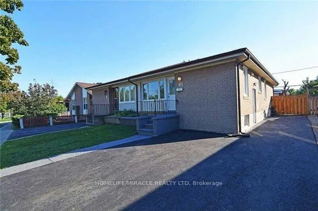 Photo 2 of Unit Upper L, 83 Mcmurchy Avenue, Brampton, Brampton South — HOMEH