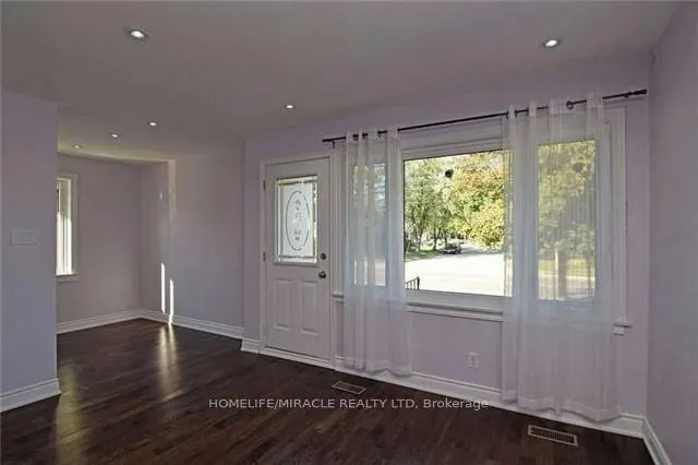 Photo 3 of Unit Upper L, 83 Mcmurchy Avenue, Brampton, Brampton South — HOMEH