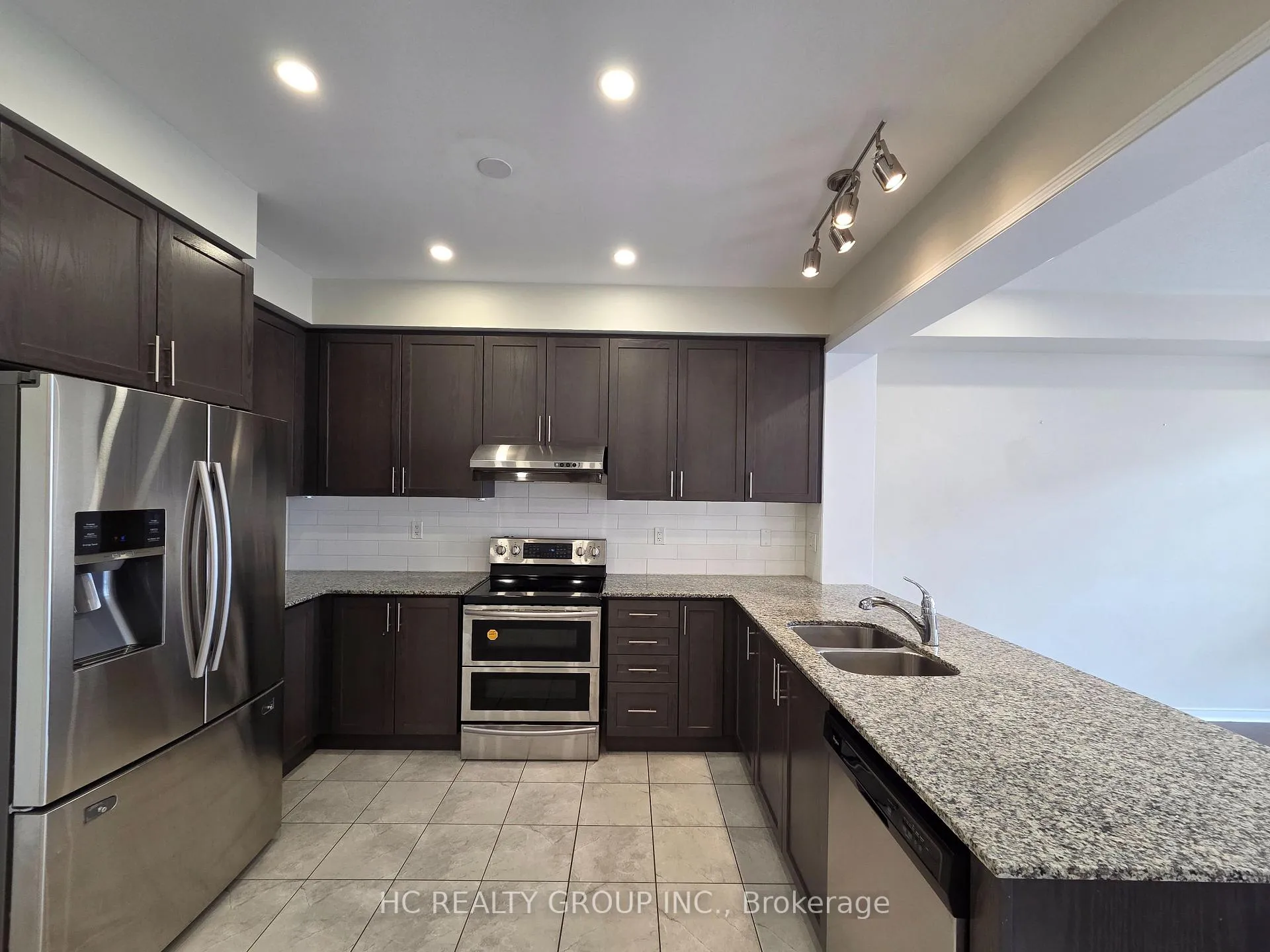Photo 4 of 64 Rimrock Crescent N, Whitby, Williamsburg — HOMEH
