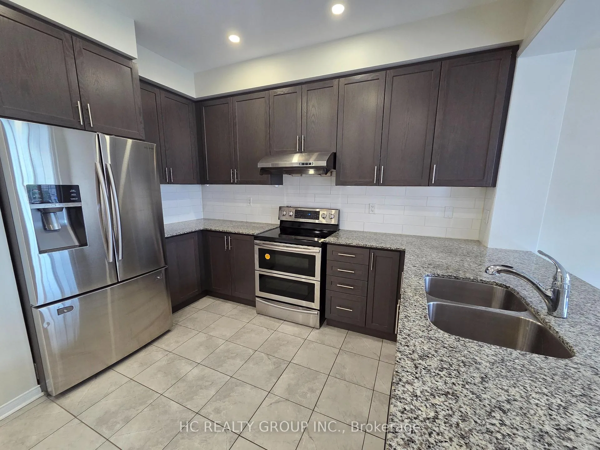 Photo 5 of 64 Rimrock Crescent N, Whitby, Williamsburg — HOMEH