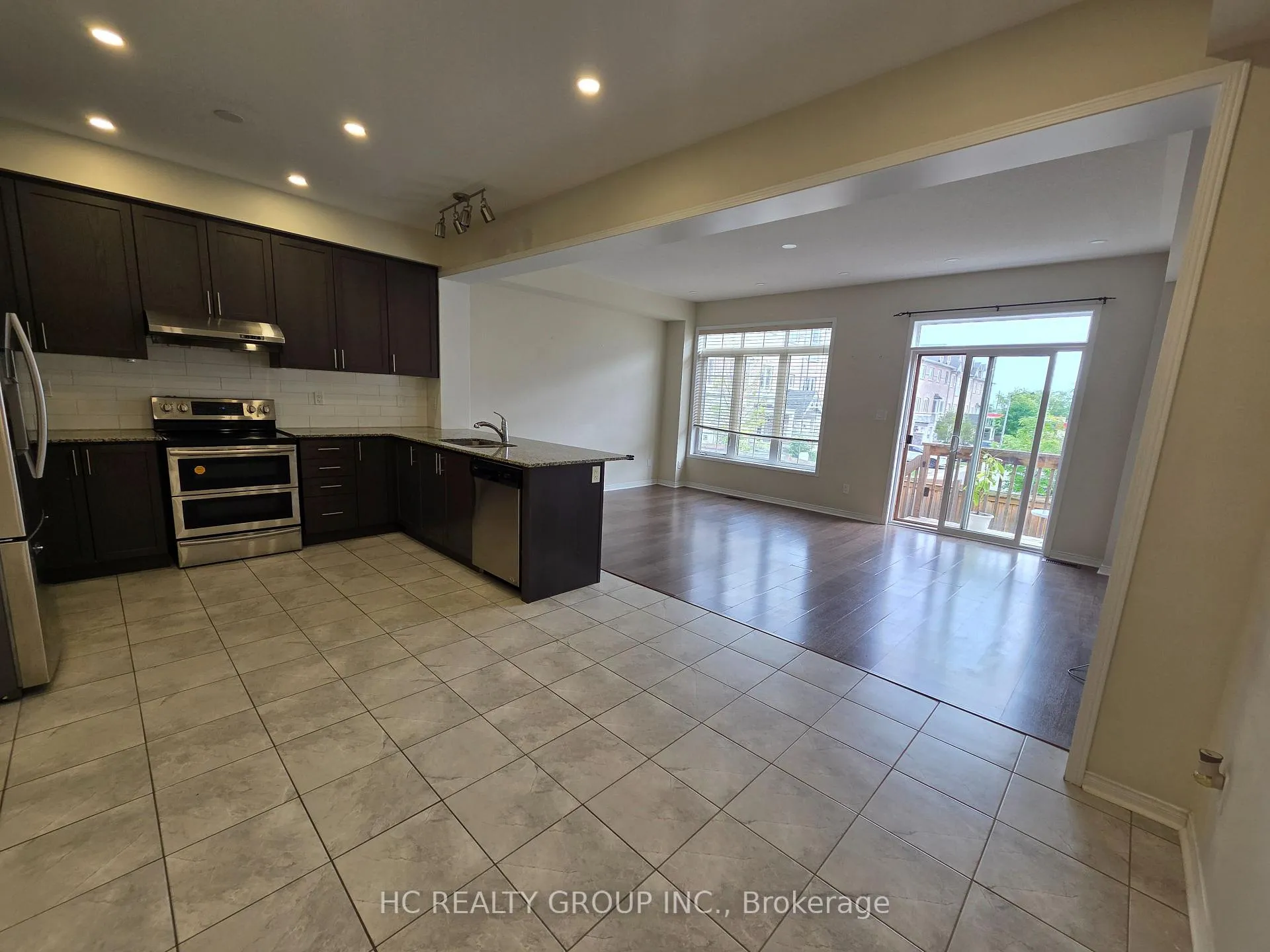Photo 6 of 64 Rimrock Crescent N, Whitby, Williamsburg — HOMEH