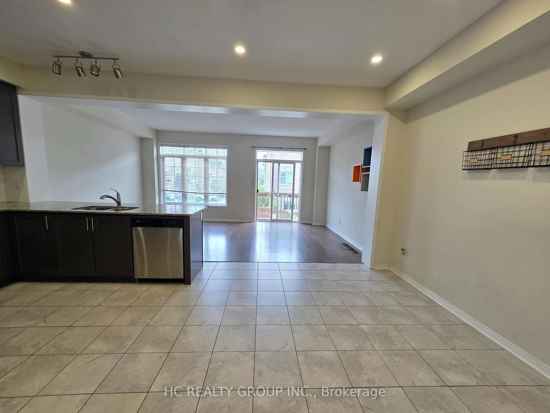 Photo 8 of 64 Rimrock Crescent N, Whitby, Williamsburg — HOMEH