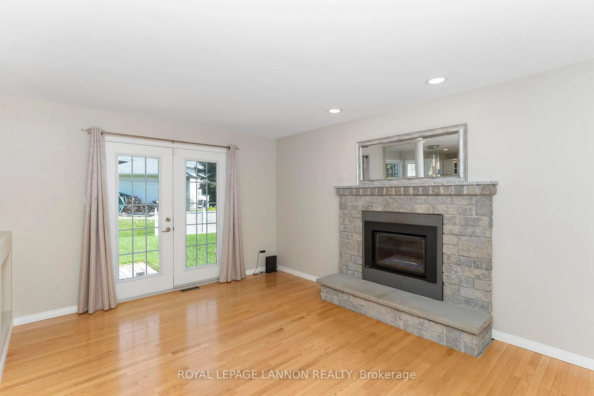 Photo 12 of 113 Princeton Place, Thunder Bay, Dawson Heights — HOMEH