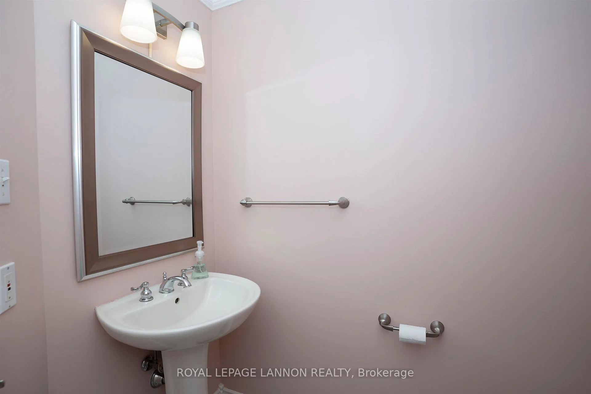 Photo 17 of 113 Princeton Place, Thunder Bay, Dawson Heights — HOMEH