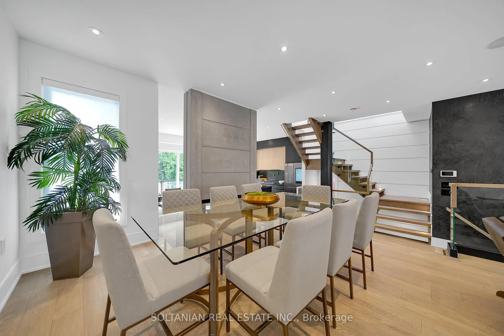 Photo 4 of 24 Fairside Avenue, Toronto, Danforth Village-East York — HOMEH