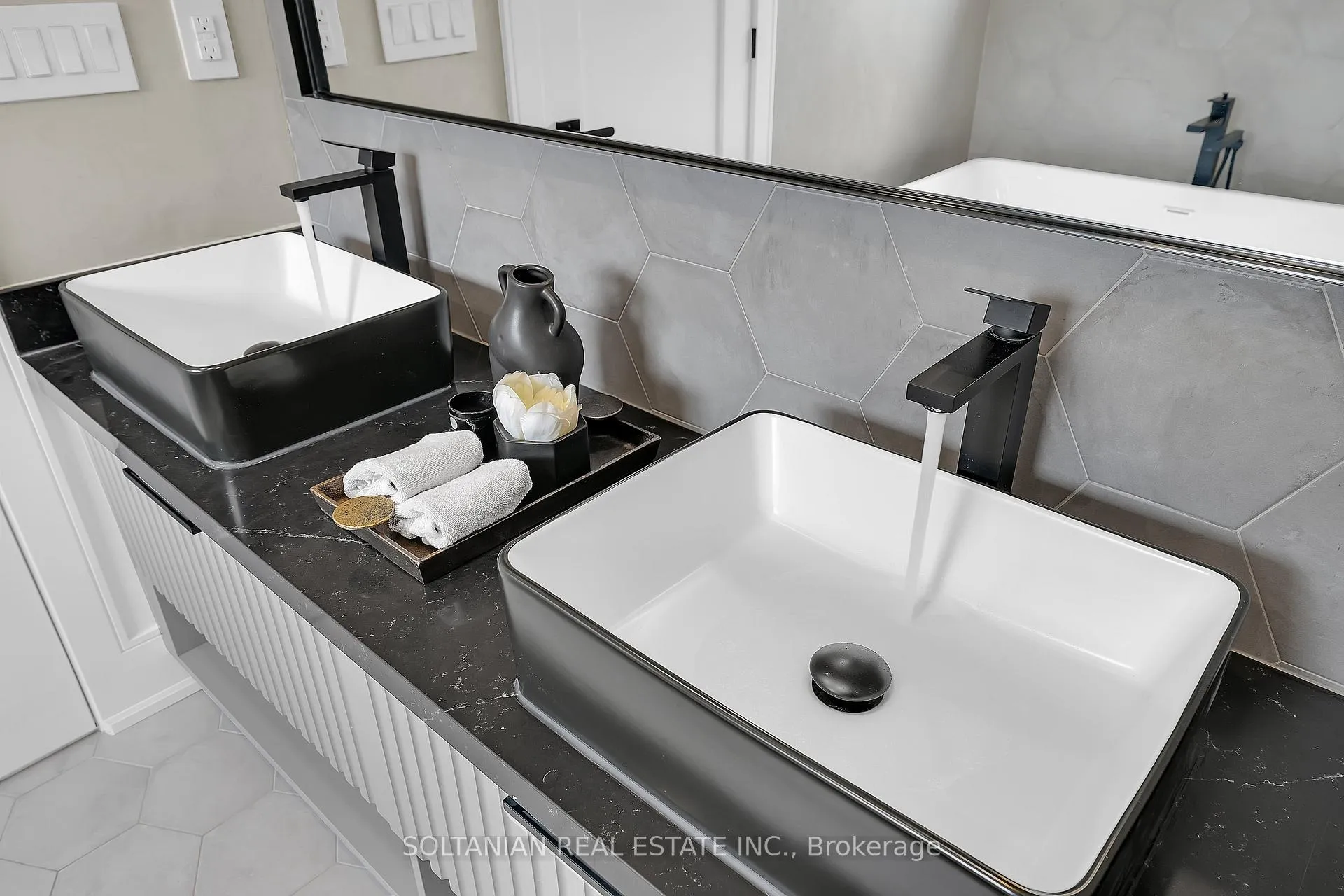 Photo 37 of 24 Fairside Avenue, Toronto, Danforth Village-East York — HOMEH
