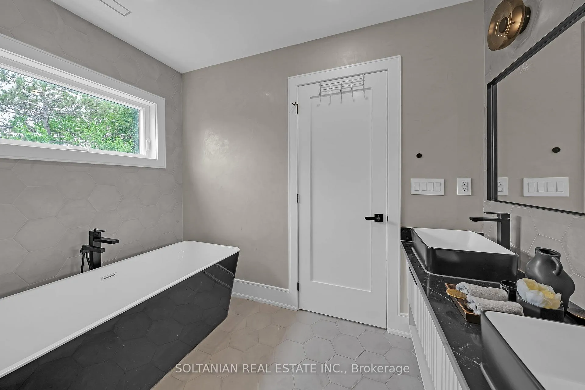 Photo 39 of 24 Fairside Avenue, Toronto, Danforth Village-East York — HOMEH