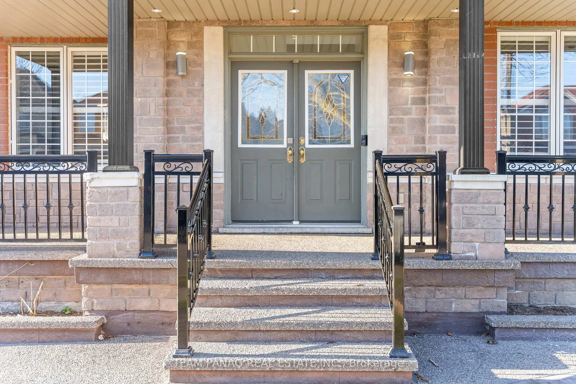 Photo 3 of 20 Binnery Drive, Brampton, Vales of Castlemore — HOMEH