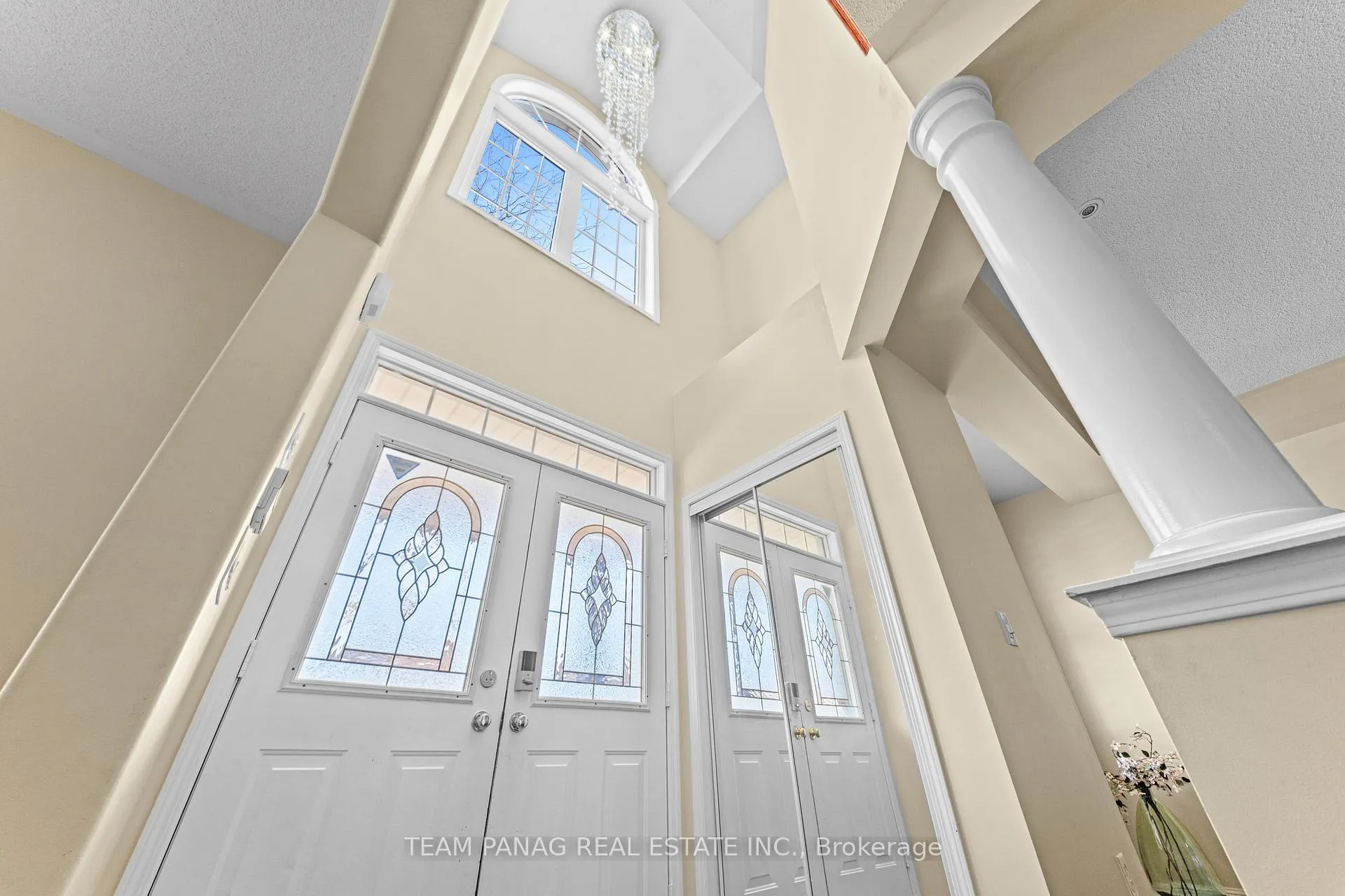 Photo 4 of 20 Binnery Drive, Brampton, Vales of Castlemore — HOMEH