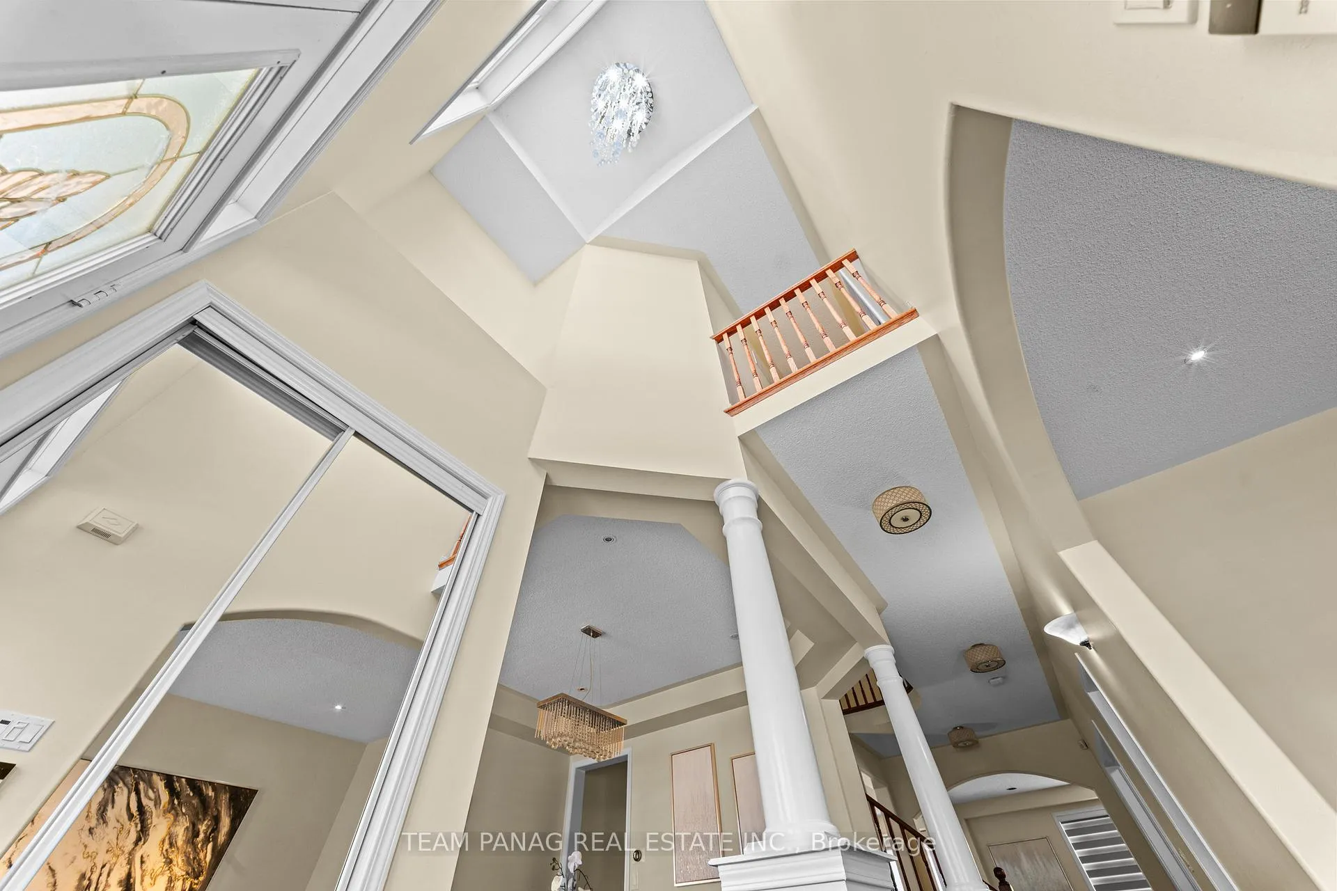 Photo 5 of 20 Binnery Drive, Brampton, Vales of Castlemore — HOMEH