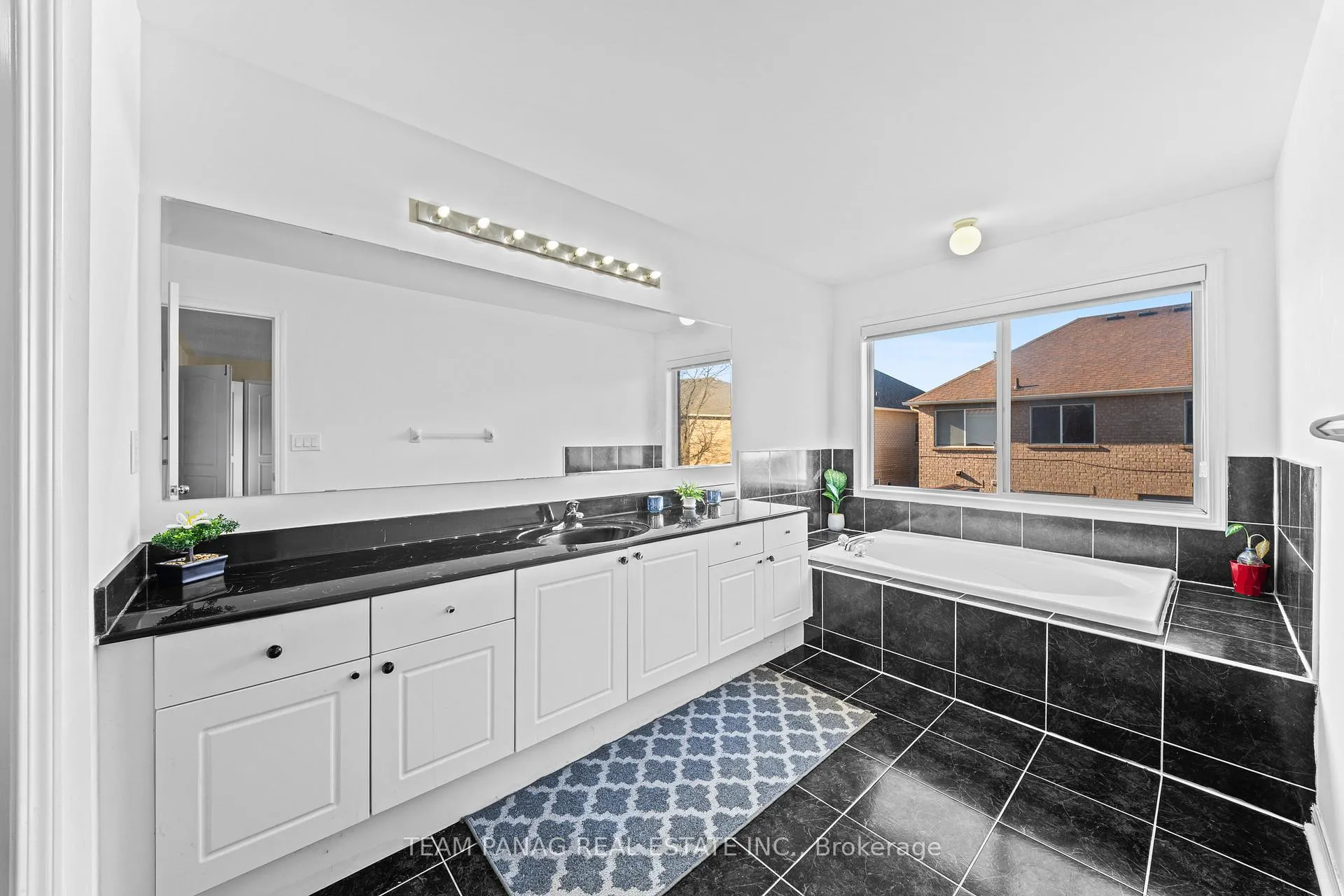 Photo 32 of 20 Binnery Drive, Brampton, Vales of Castlemore — HOMEH