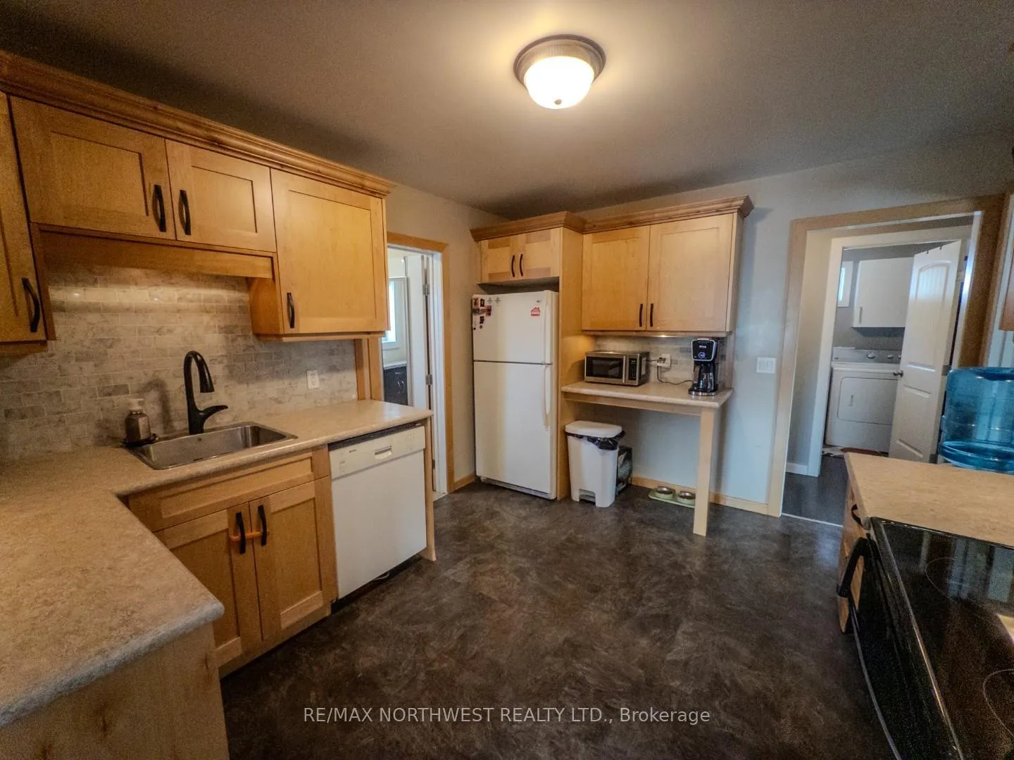 Photo 8 of 5 Tallieu, Kenora, Kenora East — HOMEH