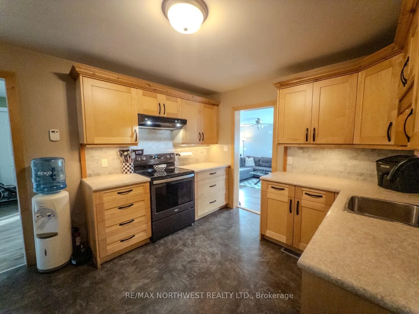 Photo 10 of 5 Tallieu, Kenora, Kenora East — HOMEH