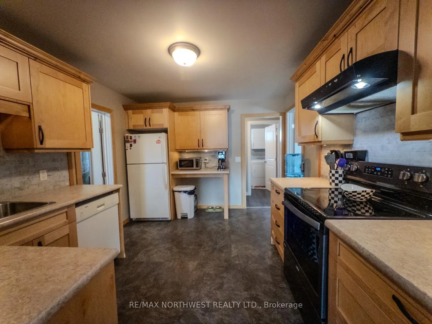 Photo 11 of 5 Tallieu, Kenora, Kenora East — HOMEH
