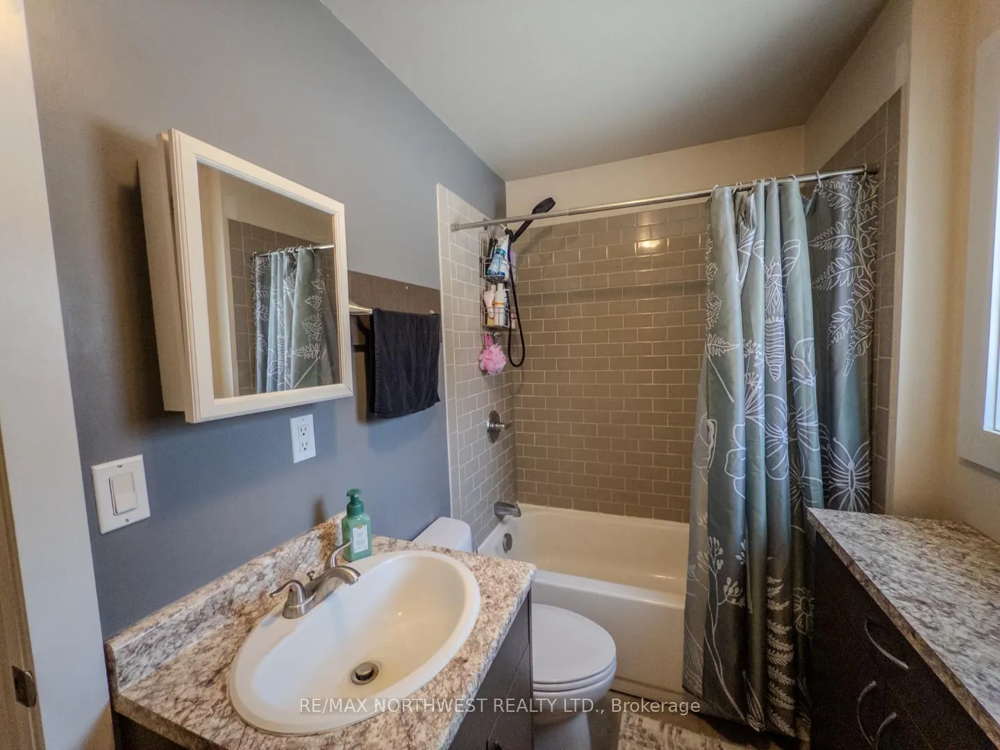 Photo 20 of 5 Tallieu, Kenora, Kenora East — HOMEH