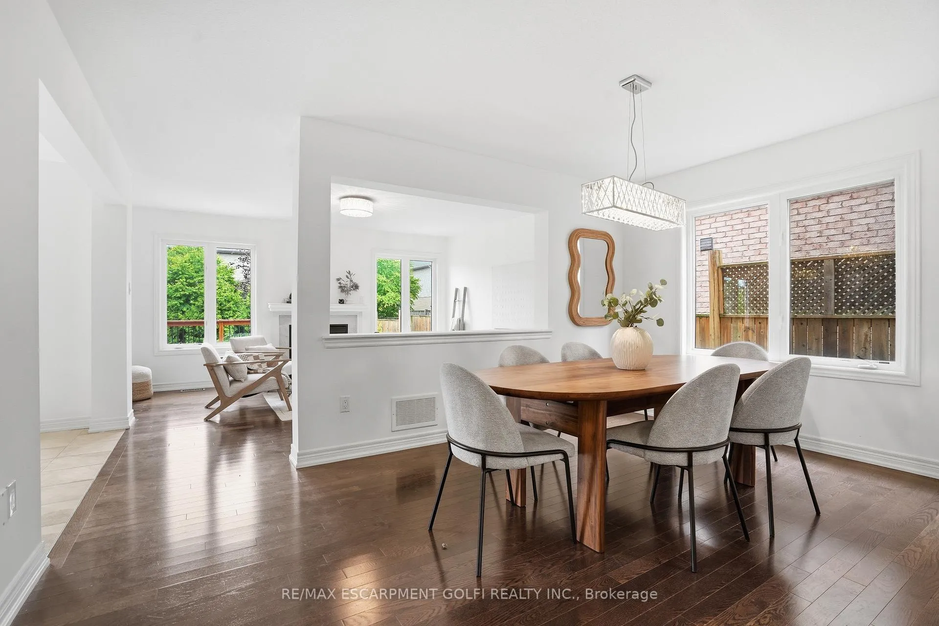 Photo 3 of 6414 Dilalla Crescent, Niagara Falls, Forestview — HOMEH