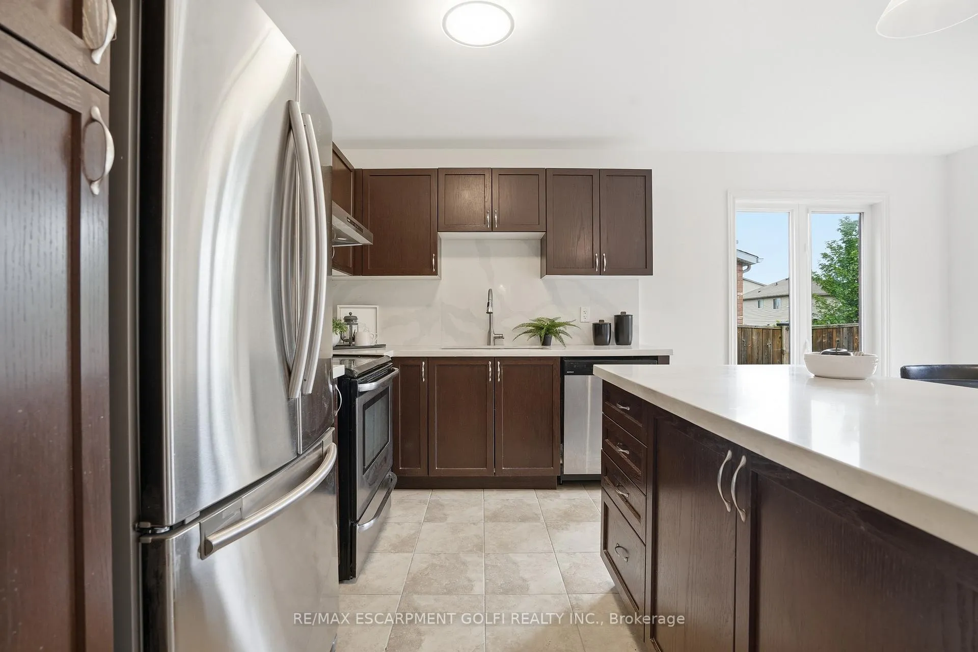Photo 5 of 6414 Dilalla Crescent, Niagara Falls, Forestview — HOMEH
