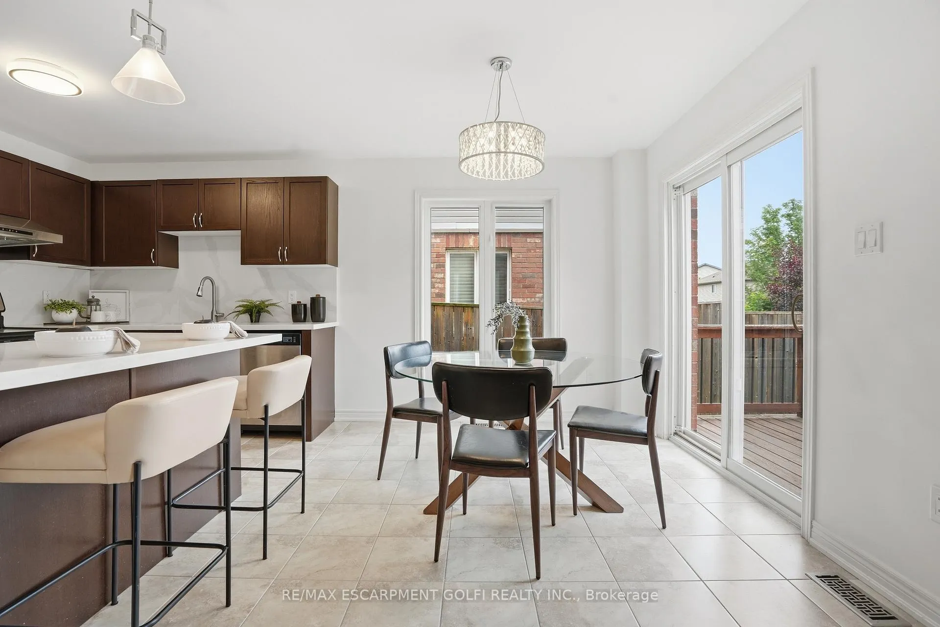 Photo 8 of 6414 Dilalla Crescent, Niagara Falls, Forestview — HOMEH