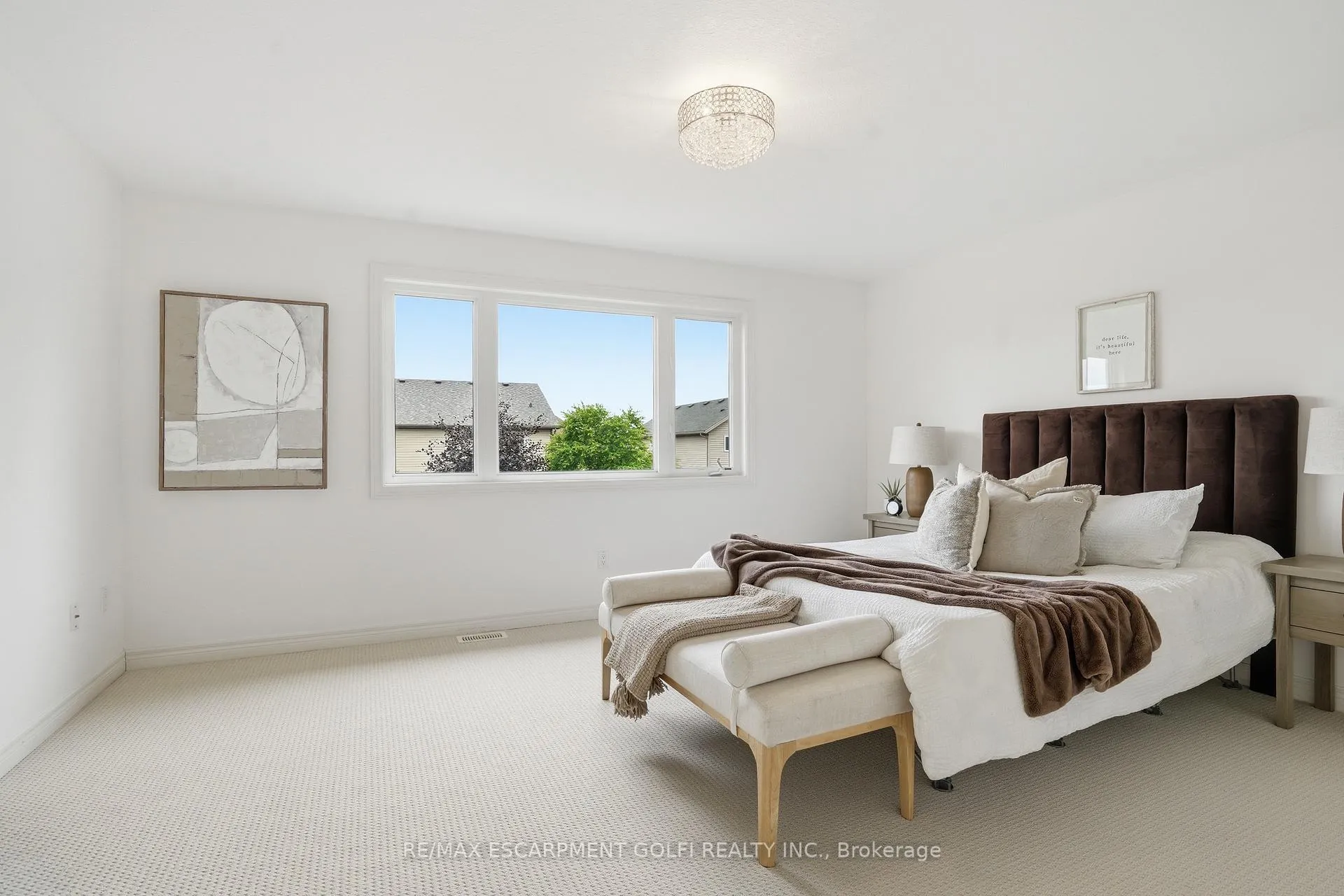 Photo 13 of 6414 Dilalla Crescent, Niagara Falls, Forestview — HOMEH