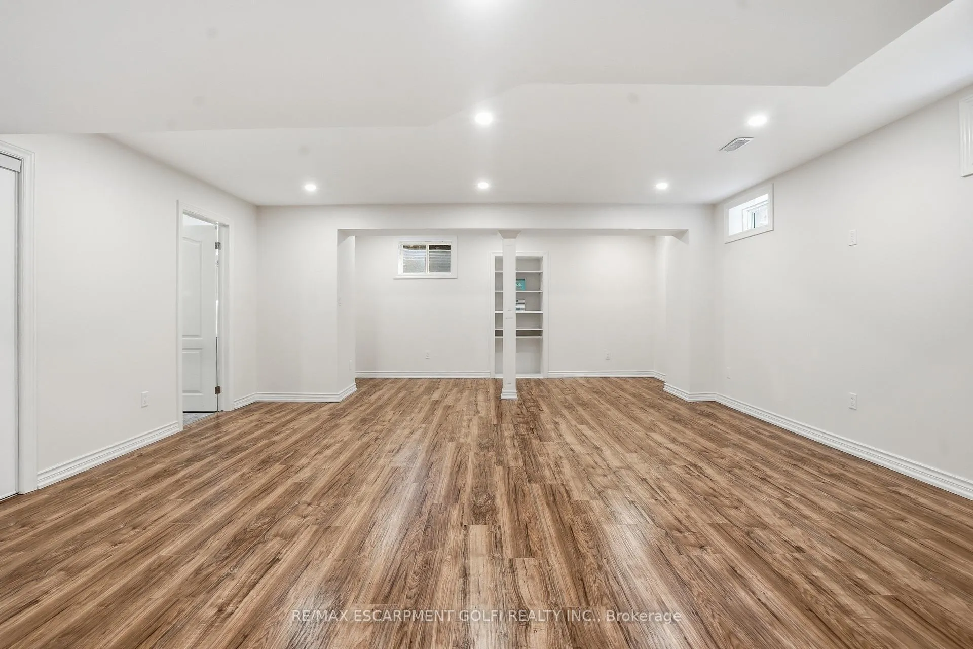 Photo 16 of 6414 Dilalla Crescent, Niagara Falls, Forestview — HOMEH