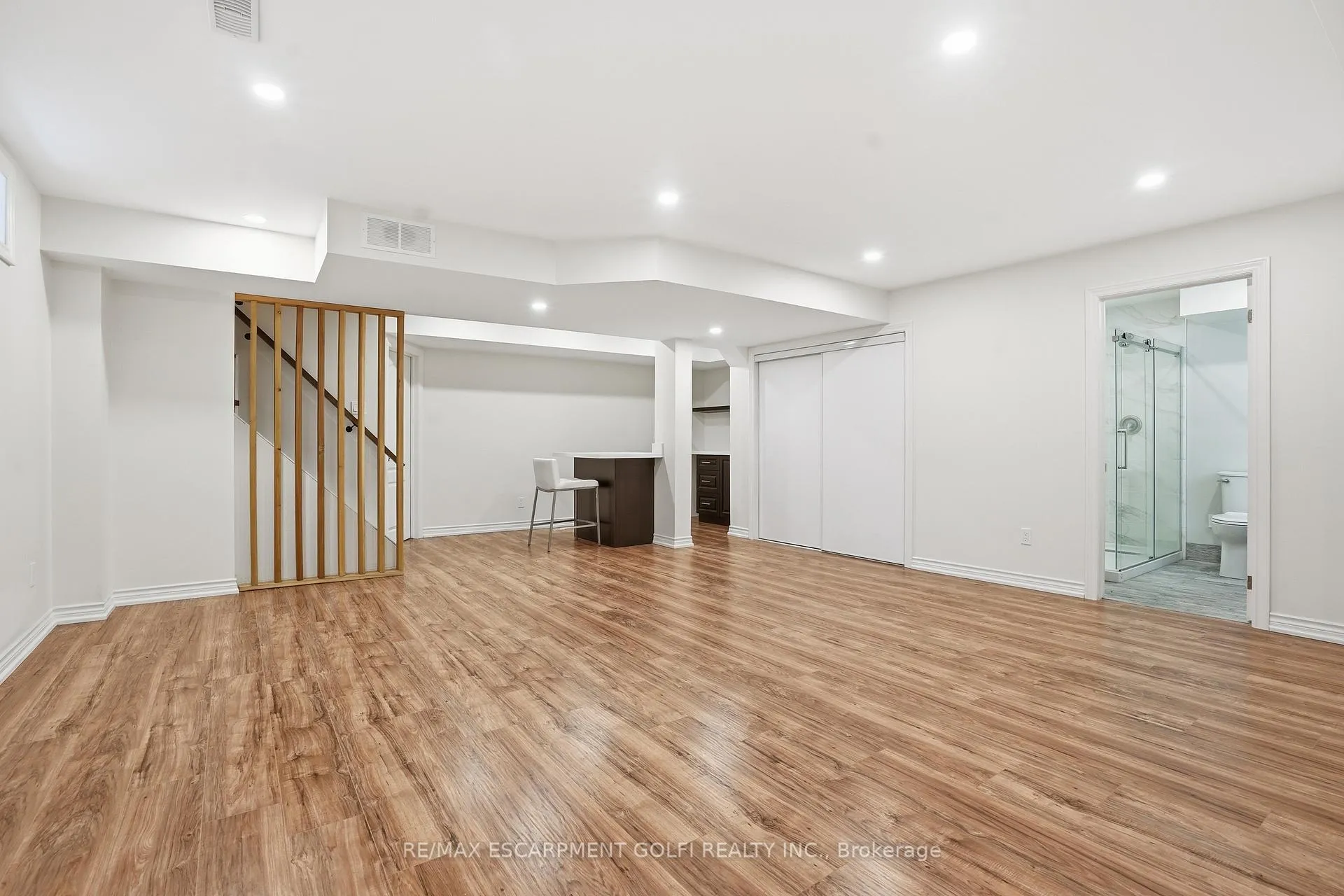 Photo 18 of 6414 Dilalla Crescent, Niagara Falls, Forestview — HOMEH
