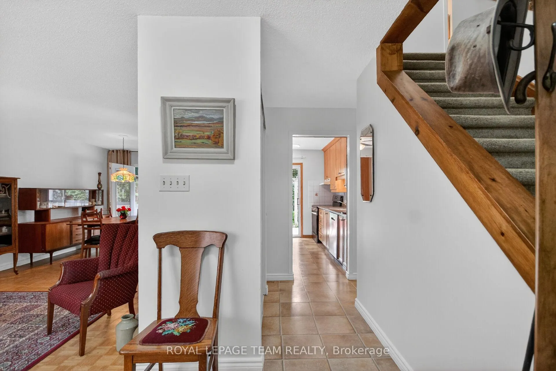 Photo 3 of 71 Dallaire Crescent, Ottawa, Richmond — HOMEH
