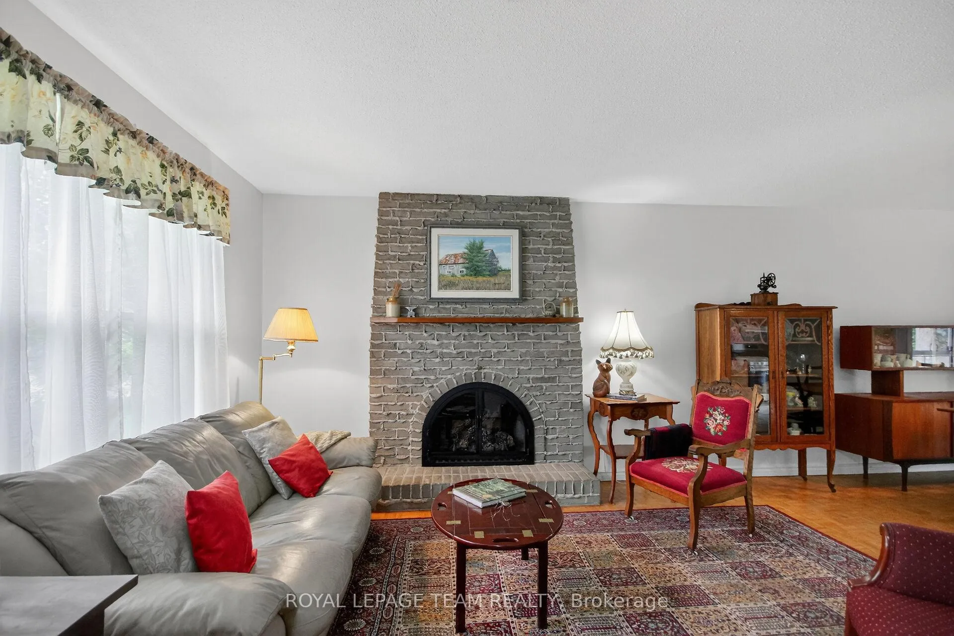 Photo 5 of 71 Dallaire Crescent, Ottawa, Richmond — HOMEH