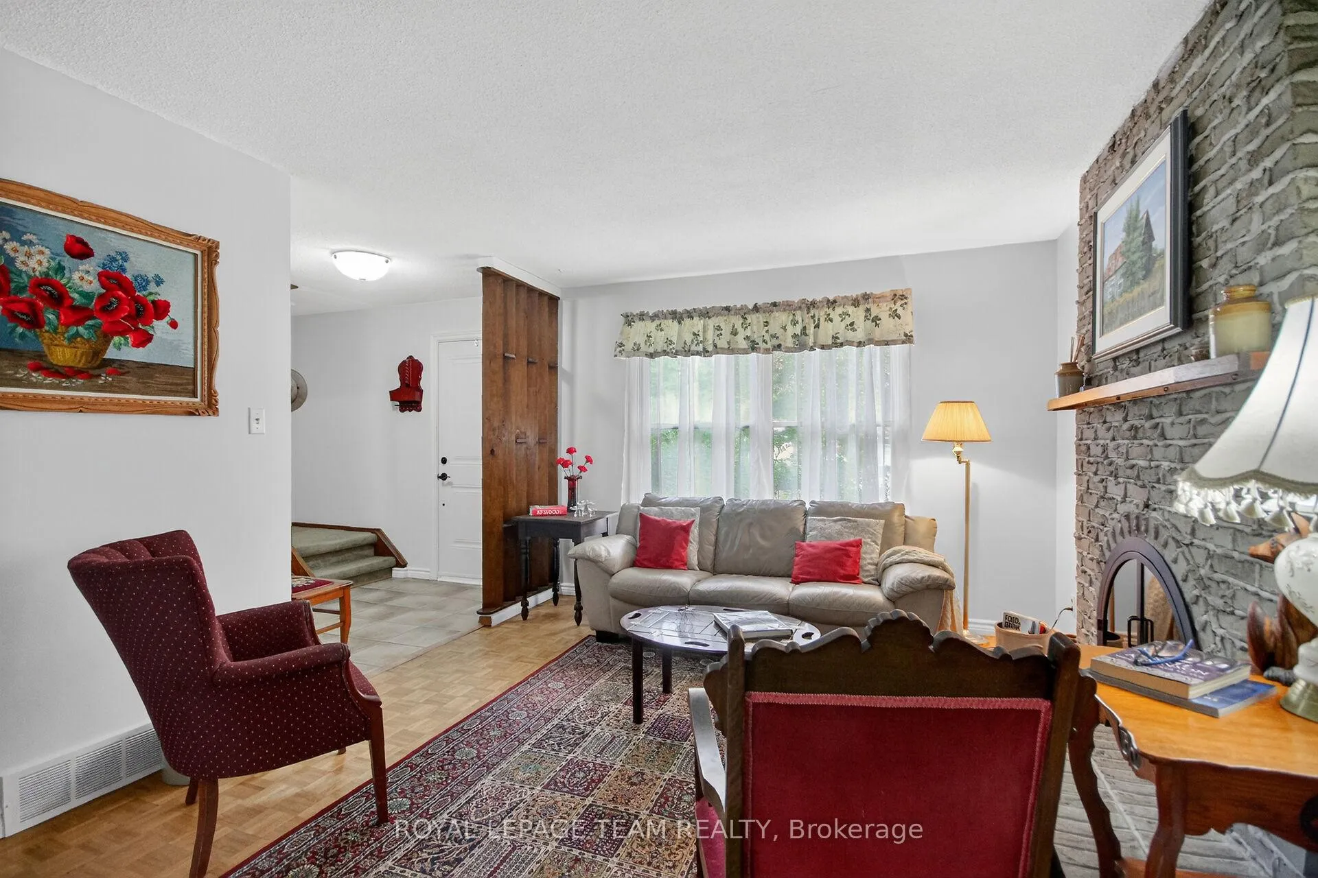 Photo 6 of 71 Dallaire Crescent, Ottawa, Richmond — HOMEH