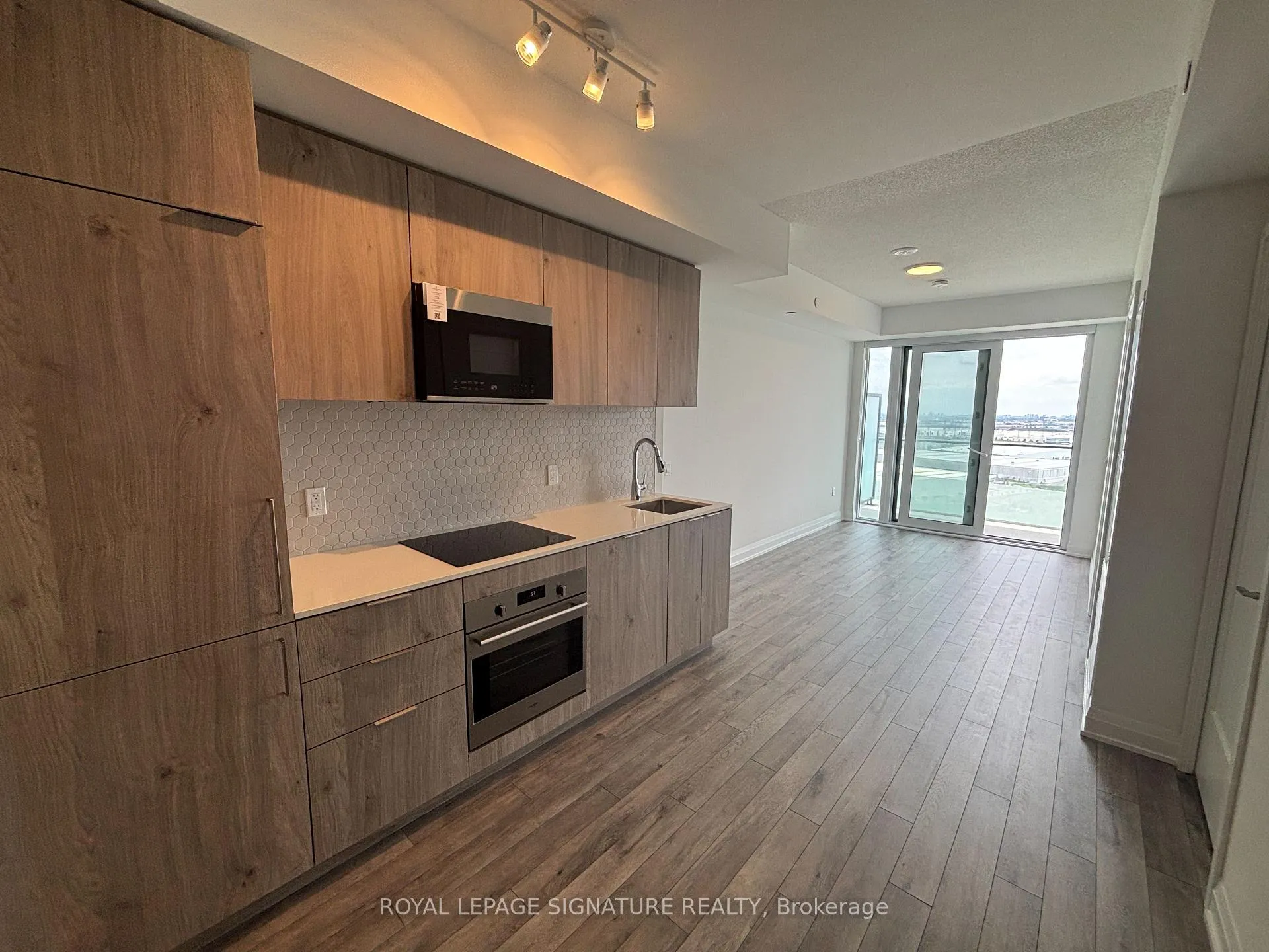 Photo 1 of 15 Skyridge Drive, Brampton, Bram East — HOMEH