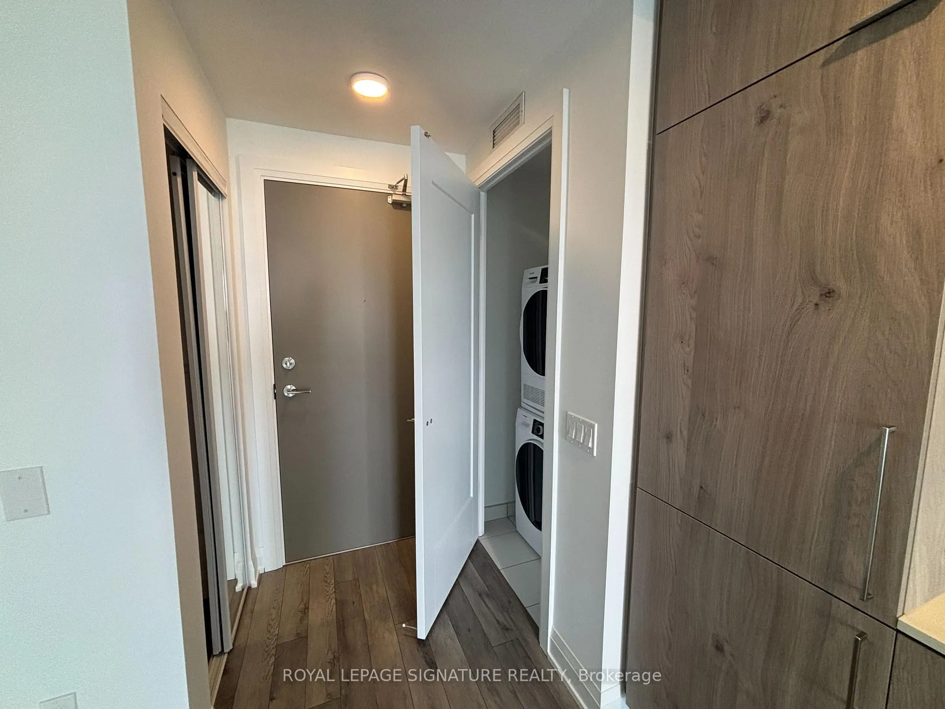 Photo 6 of 15 Skyridge Drive, Brampton, Bram East — HOMEH