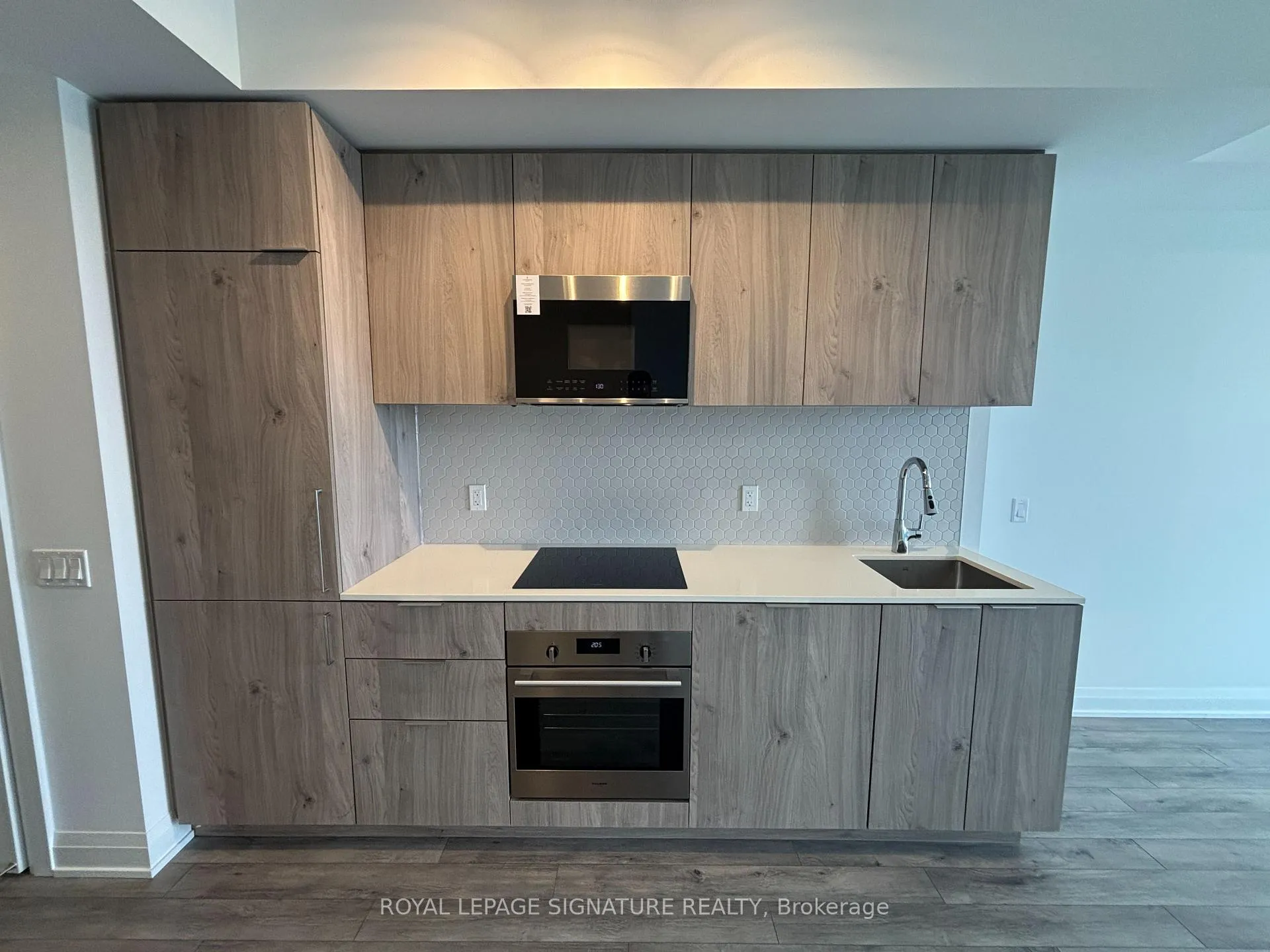 Photo 10 of 15 Skyridge Drive, Brampton, Bram East — HOMEH